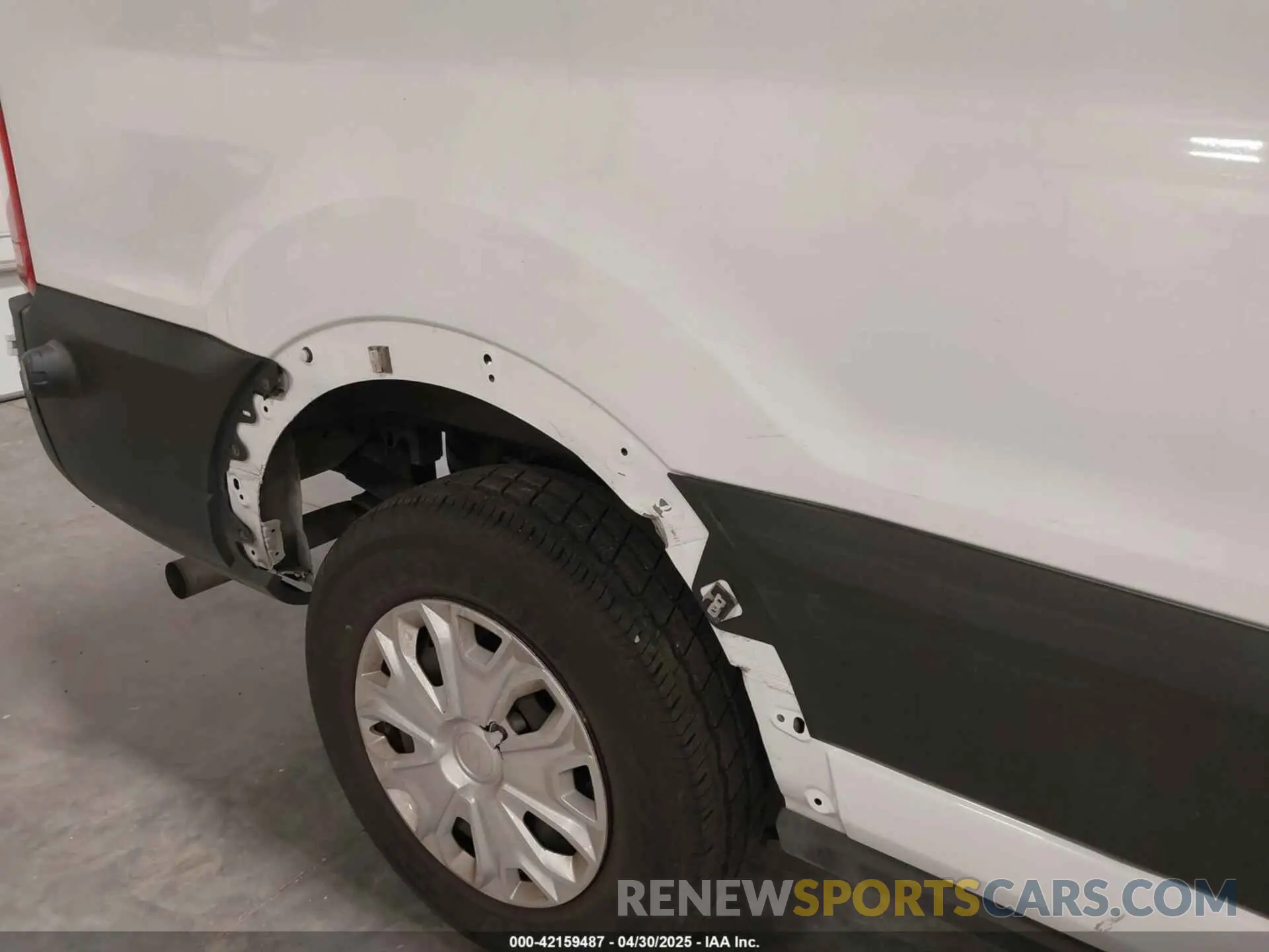 17 Photograph of a damaged car 1FBAX2Y88RKA83401 FORD TRANSIT-350 PASSENGER VAN 2024