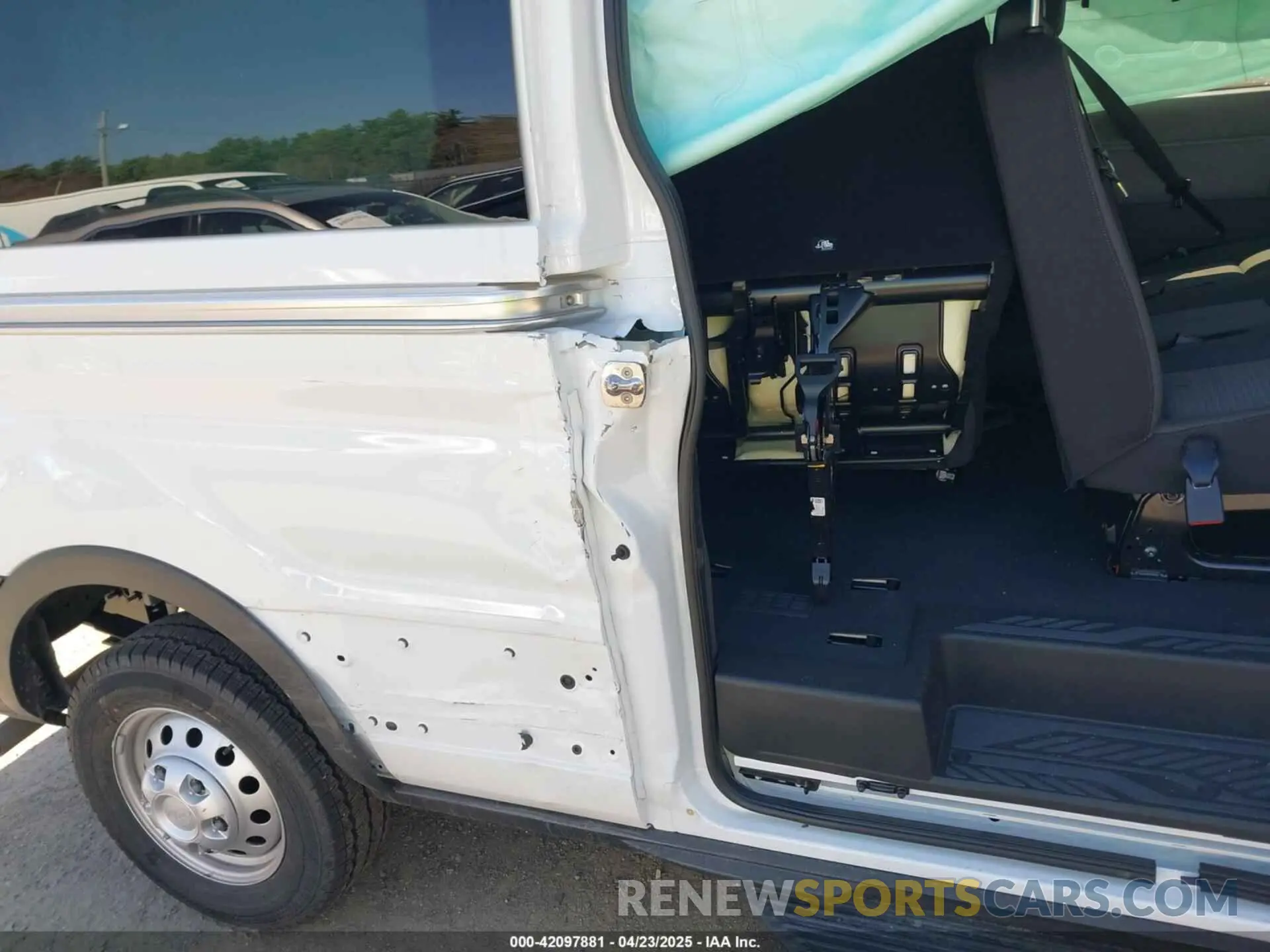 18 Фотография поврежденного автомобиля 1FBAX9Y82RKB84992 FORD TRANSIT-350 PASSENGER VAN 2024
