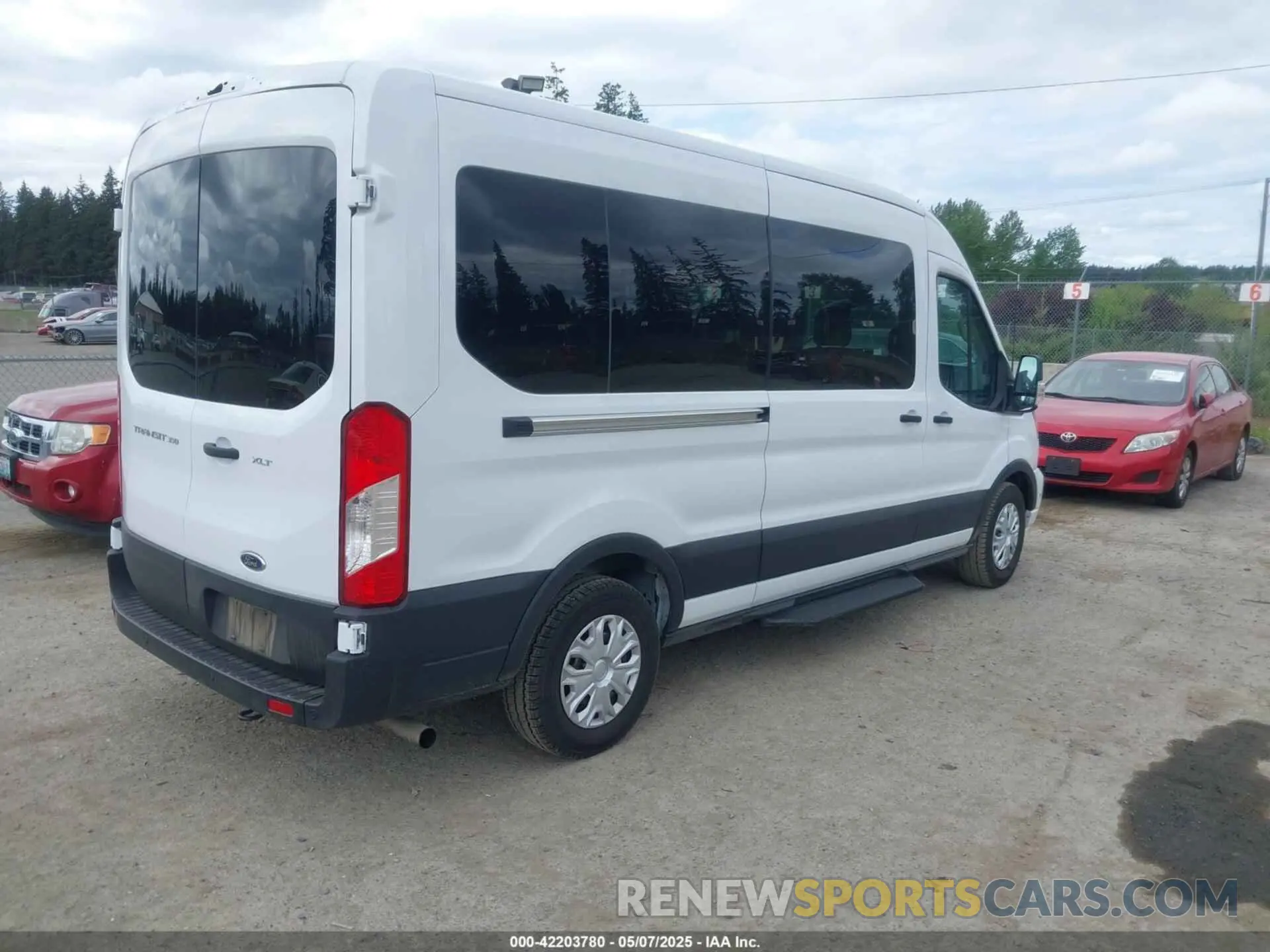 4 Photograph of a damaged car 1FBAX2C87SKA21405 FORD TRANSIT-350 PASSENGER VAN 2025