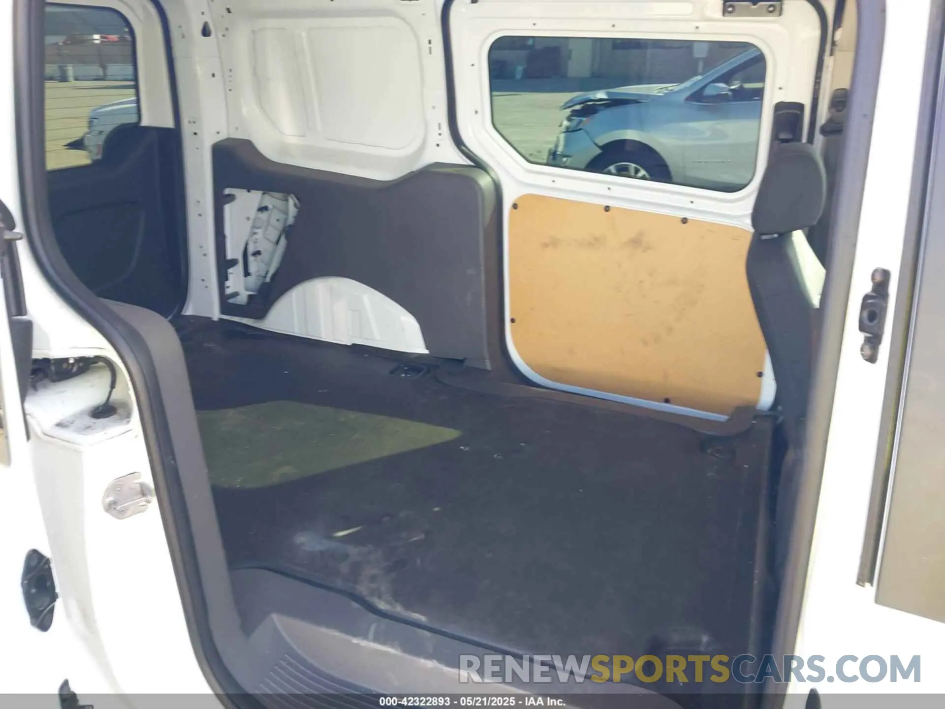 8 Фотография поврежденного автомобиля NM0LE7F27K1389553 FORD TRANSIT CONNECT 2019