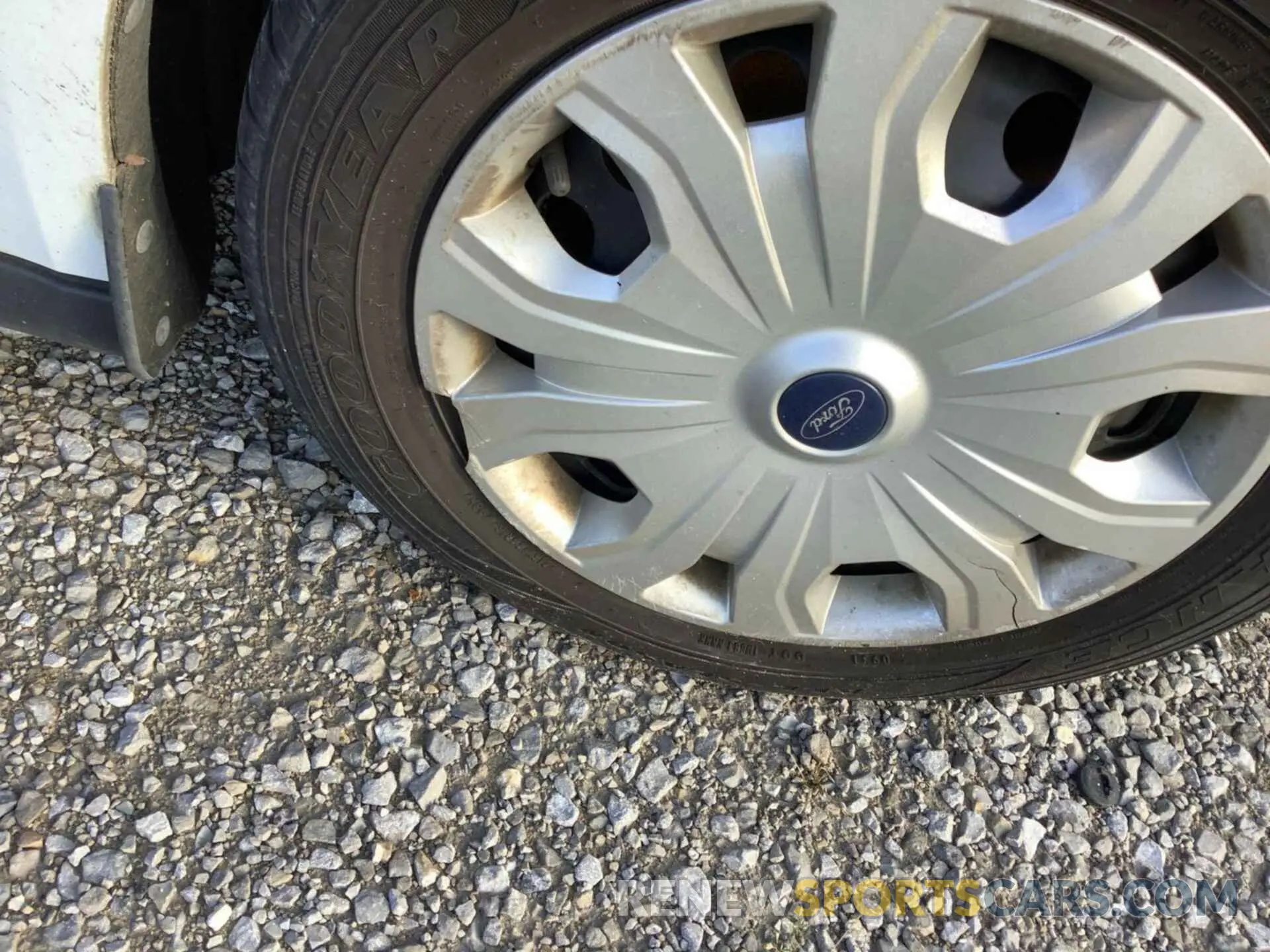 32 Фотография поврежденного автомобиля NM0LS7E24K1392159 FORD TRANSIT CONNECT 2019