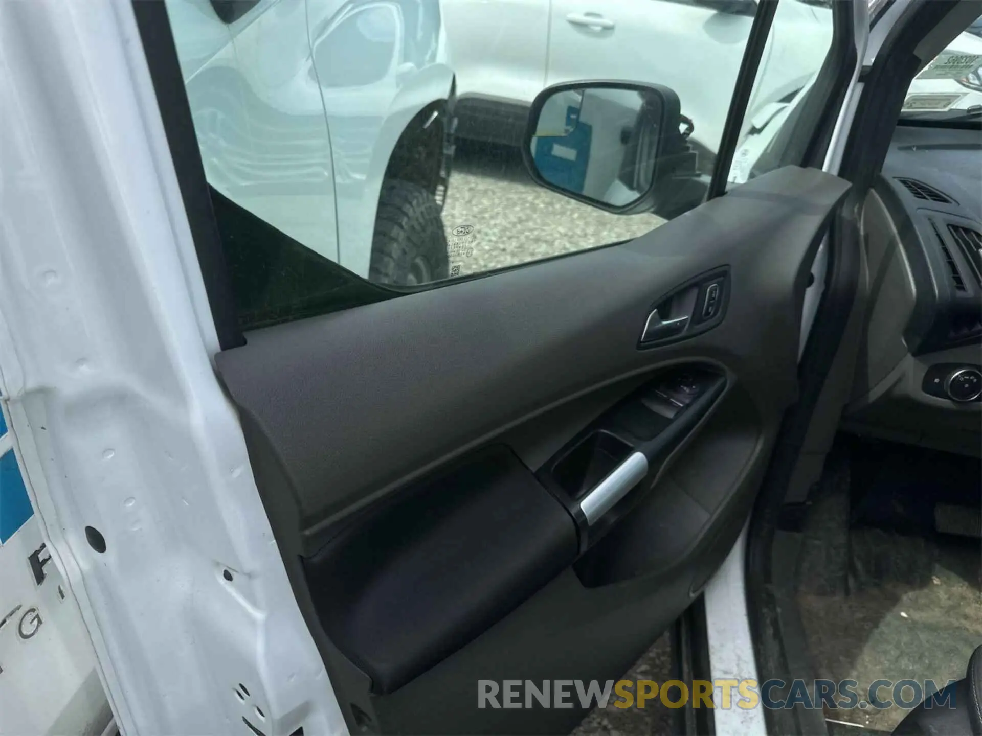 4 Фотография поврежденного автомобиля NM0LS7F20L1453250 FORD TRANSIT CONNECT 2020