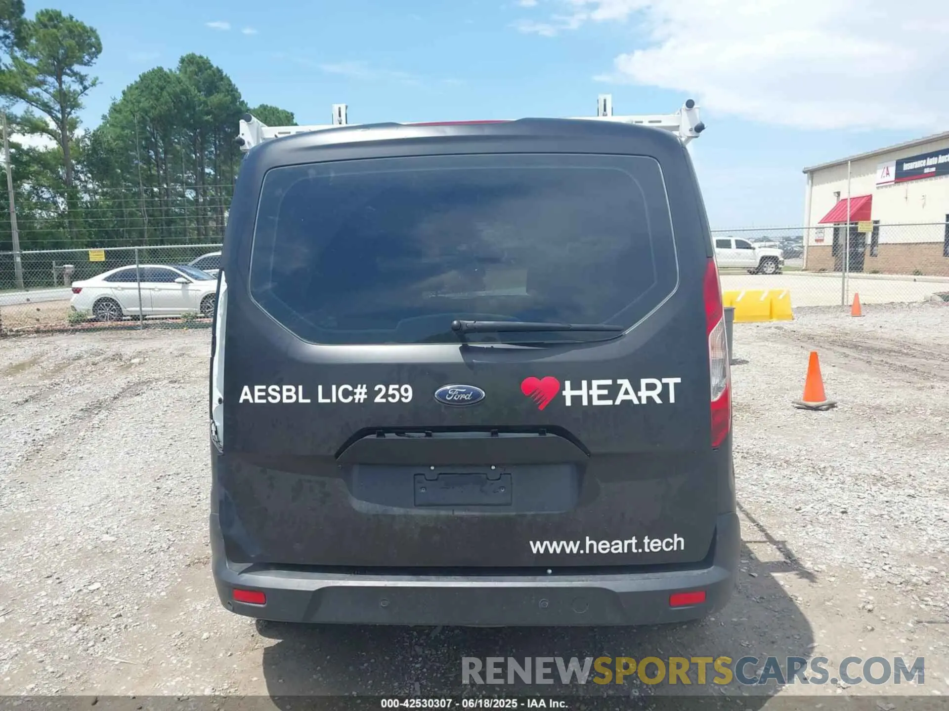 17 Photograph of a damaged car NM0LE7S27P1569645 FORD TRANSIT CONNECT 2023