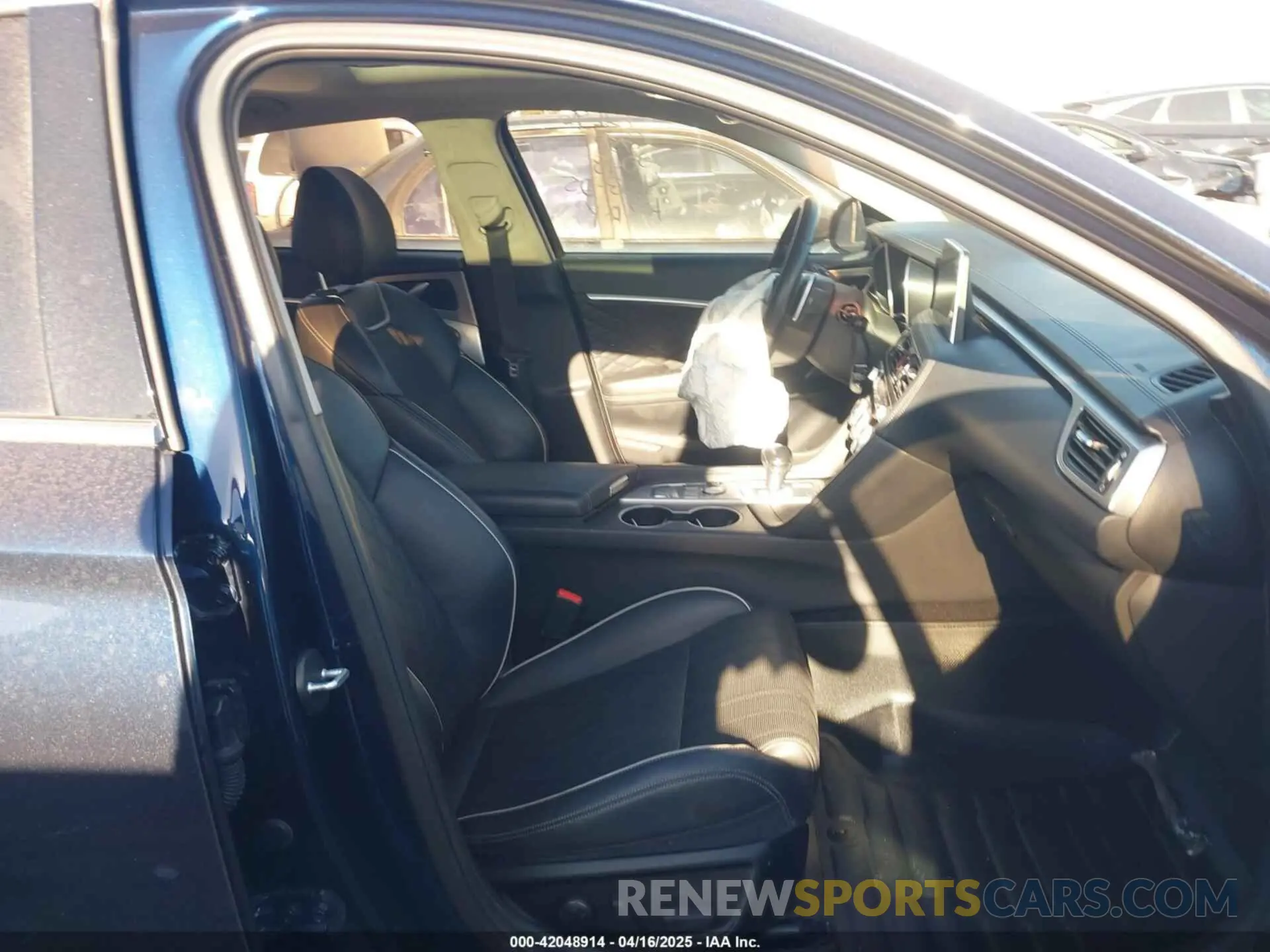 5 Photograph of a damaged car KMTG34LE4KU020043 GENESIS G70 2019