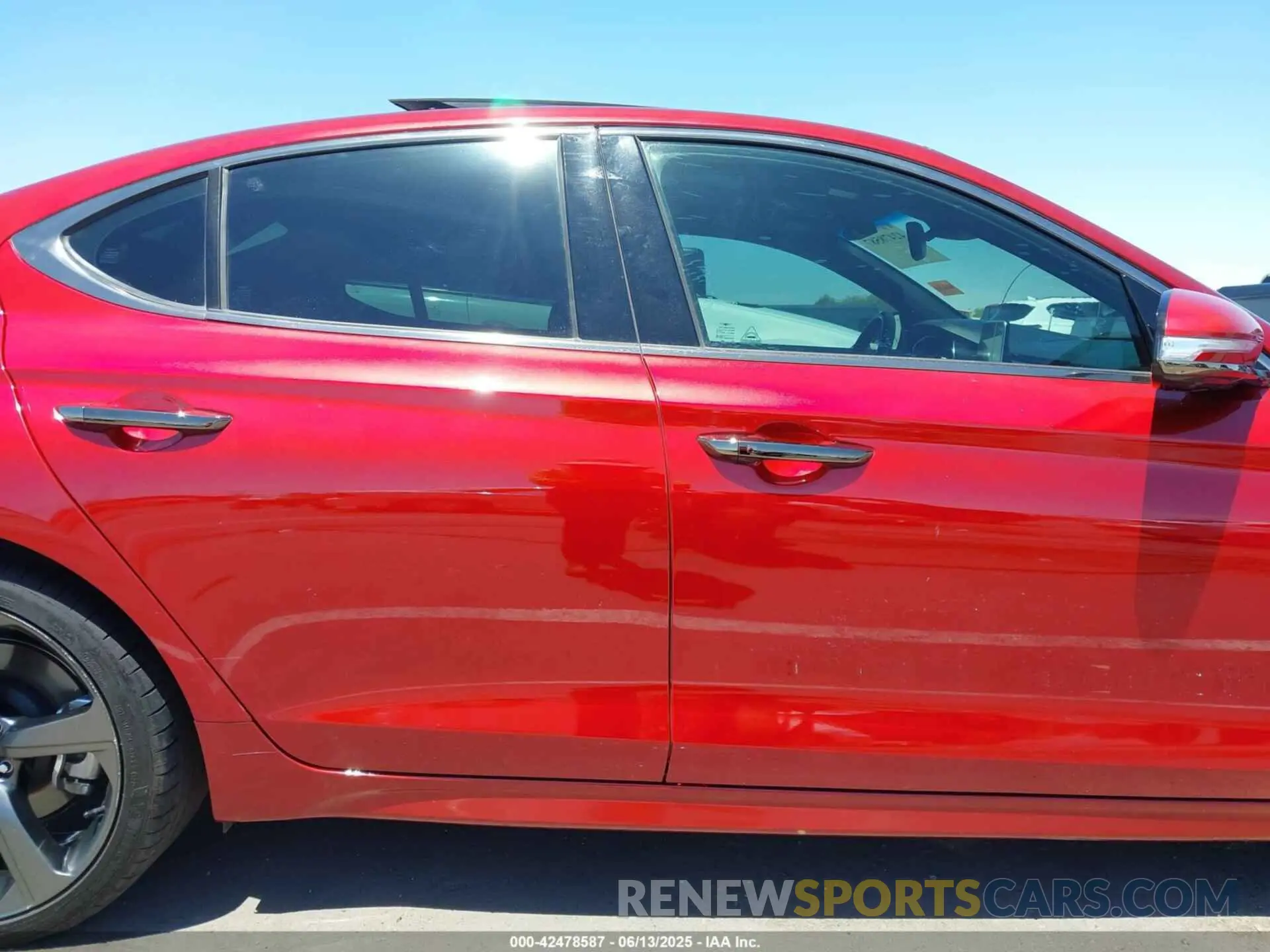 14 Photograph of a damaged car KMTG44LA7KU034108 GENESIS G70 2019