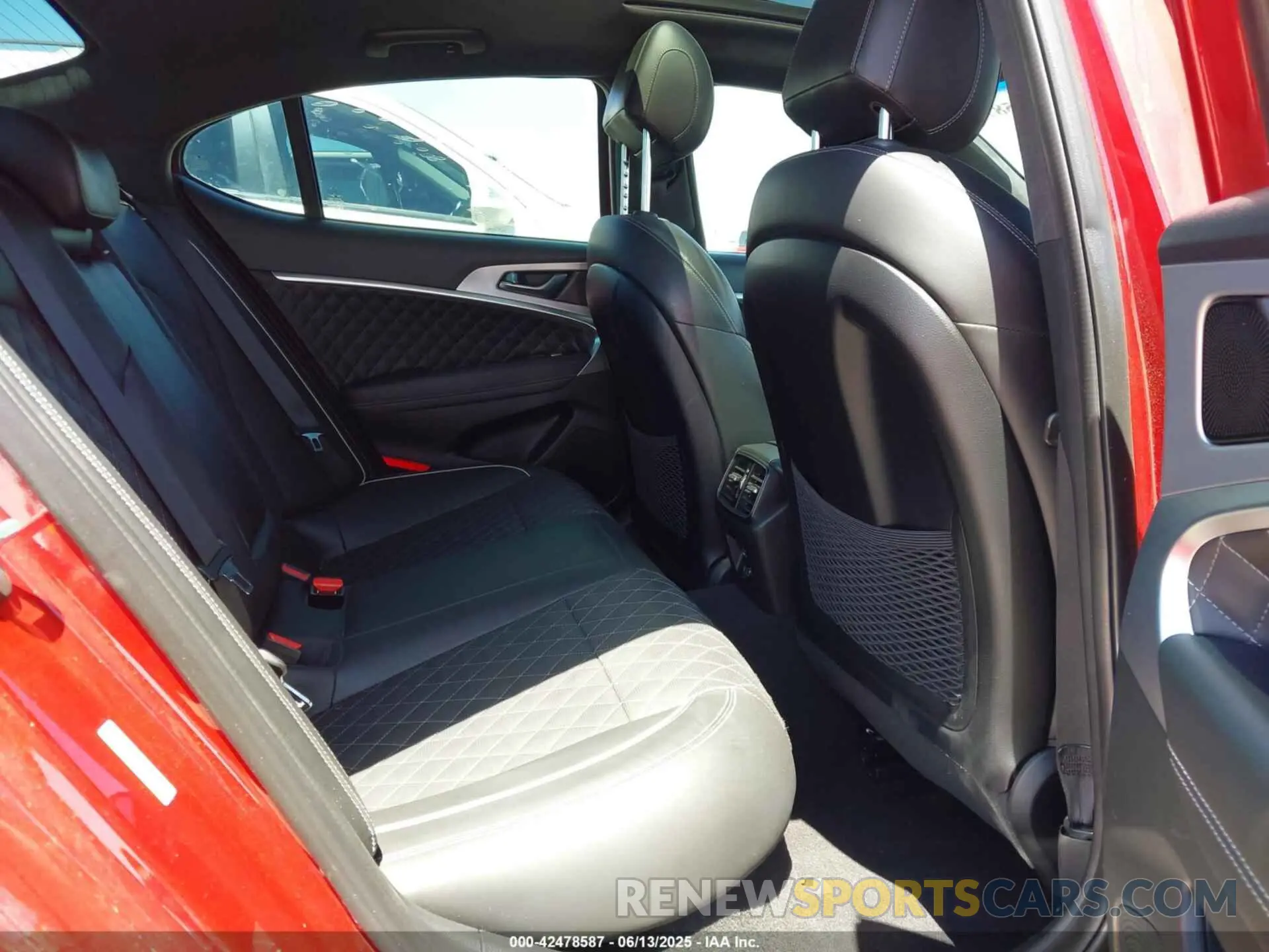 8 Photograph of a damaged car KMTG44LA7KU034108 GENESIS G70 2019