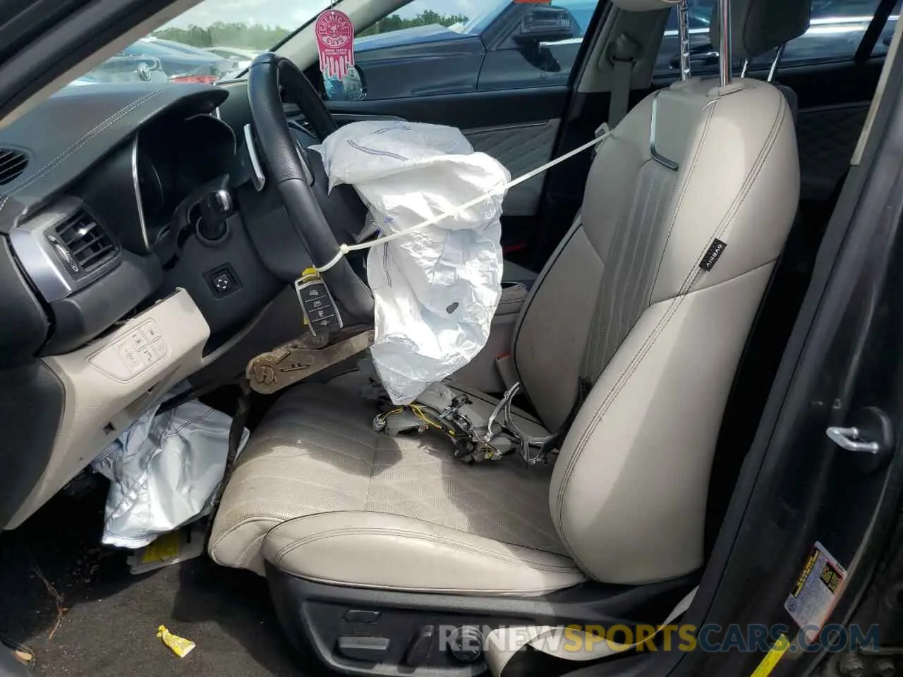 7 Photograph of a damaged car KMTG44LAXKU022325 GENESIS G70 2019