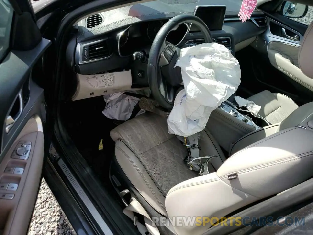 8 Photograph of a damaged car KMTG44LAXKU022325 GENESIS G70 2019