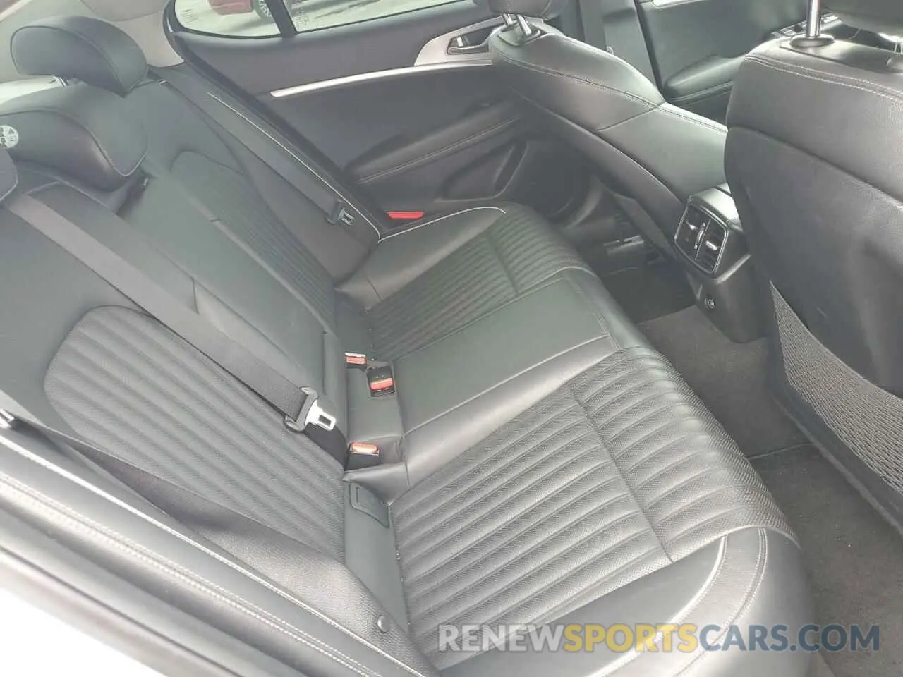 10 Photograph of a damaged car KMTG74LEXKU024019 GENESIS G70 2019
