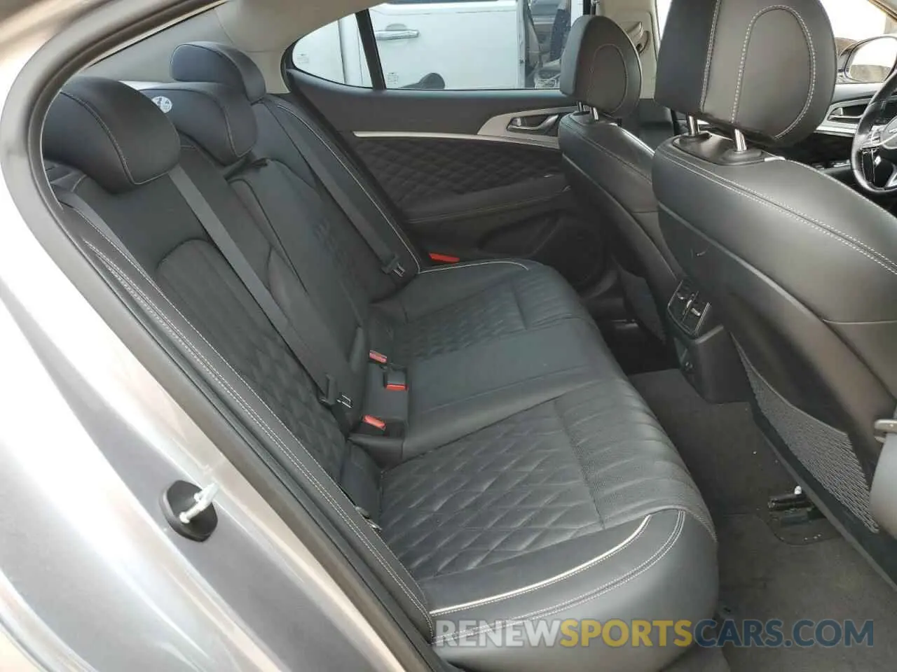 10 Photograph of a damaged car KMTG34LE2LU063944 GENESIS G70 2020