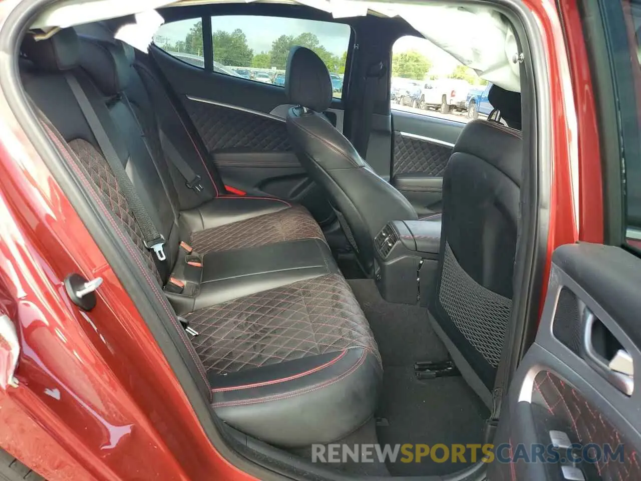 10 Photograph of a damaged car KMTG44LA6LU045375 GENESIS G70 2020