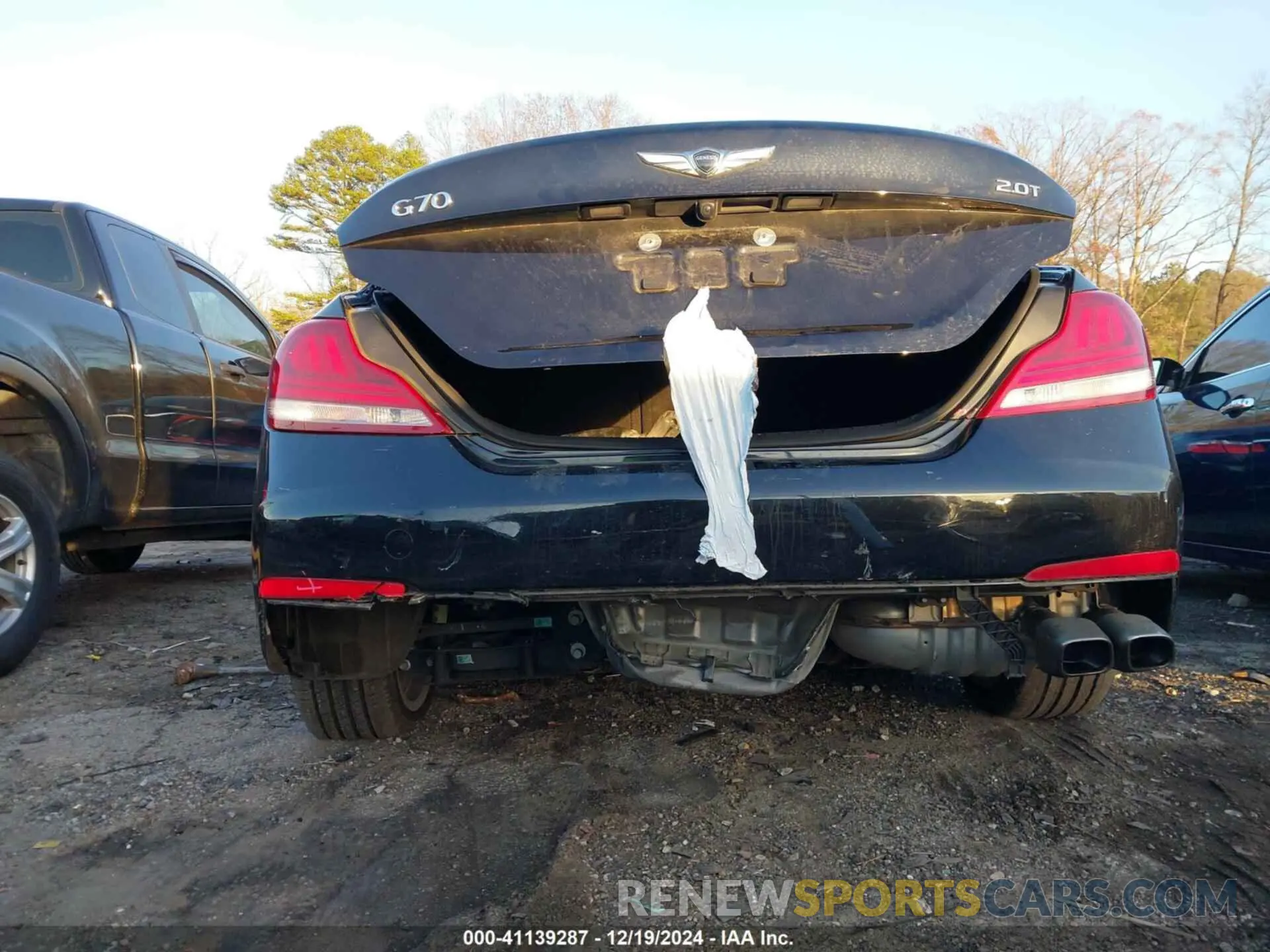 6 Photograph of a damaged car KMTG64LA1LU056066 GENESIS G70 2020