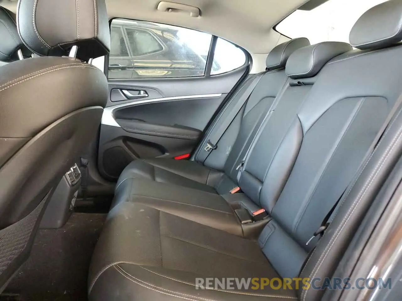 10 Photograph of a damaged car KMTG64LA5LU059925 GENESIS G70 2020