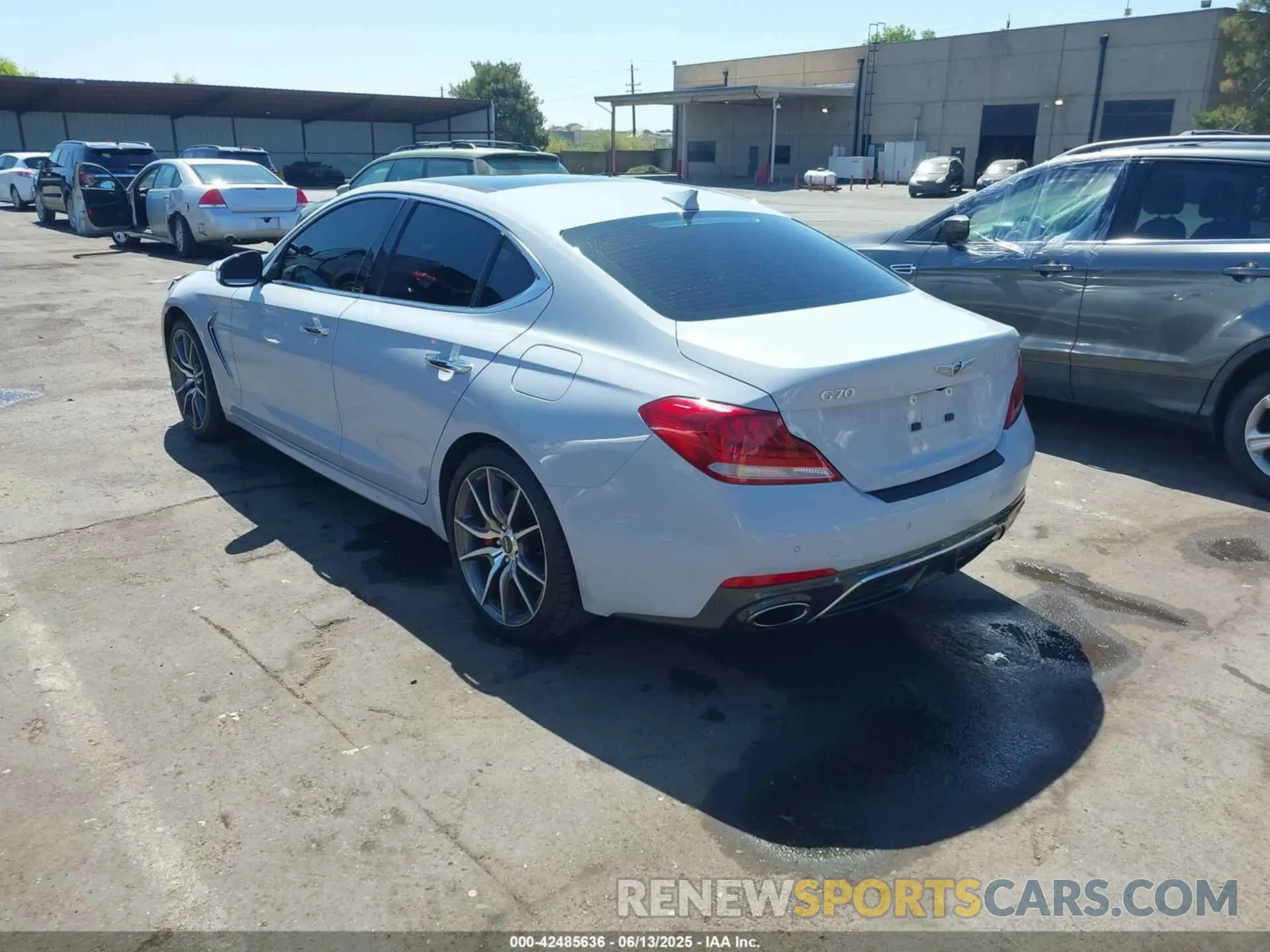 3 Фотография поврежденного автомобиля KMTG74LE2LU059669 GENESIS G70 2020