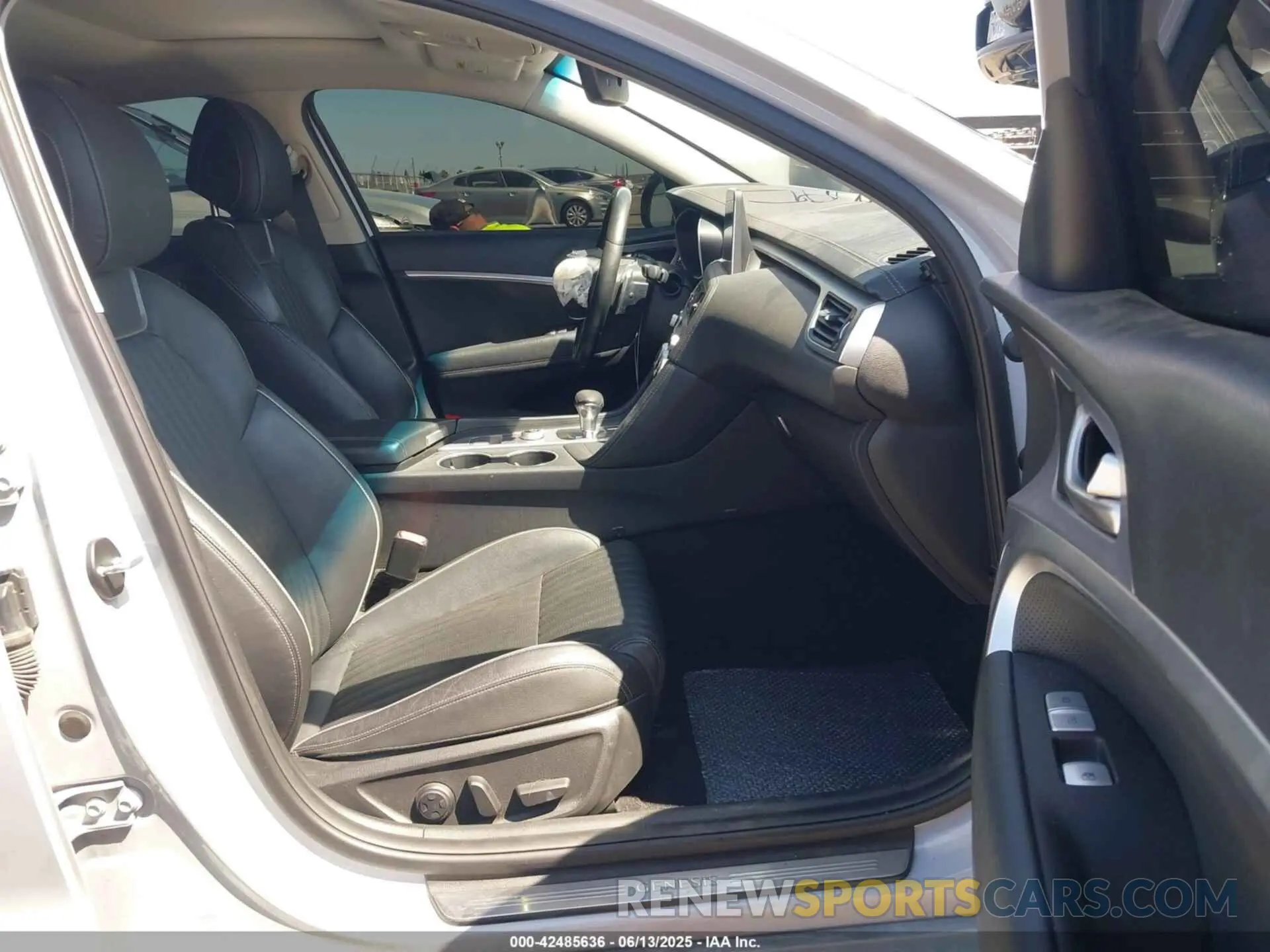 5 Фотография поврежденного автомобиля KMTG74LE2LU059669 GENESIS G70 2020