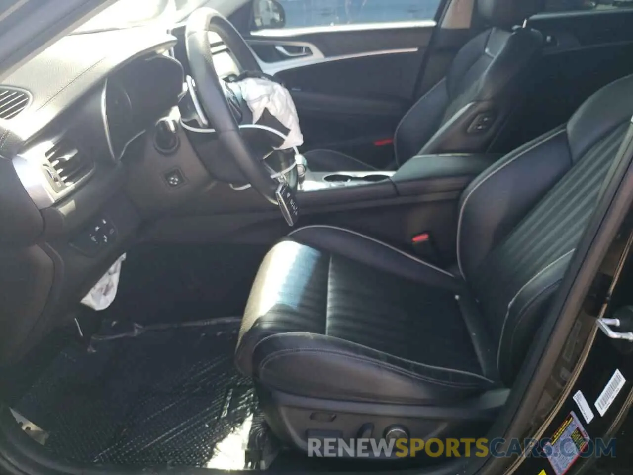 7 Photograph of a damaged car KMTG74LE6LU063692 GENESIS G70 2020