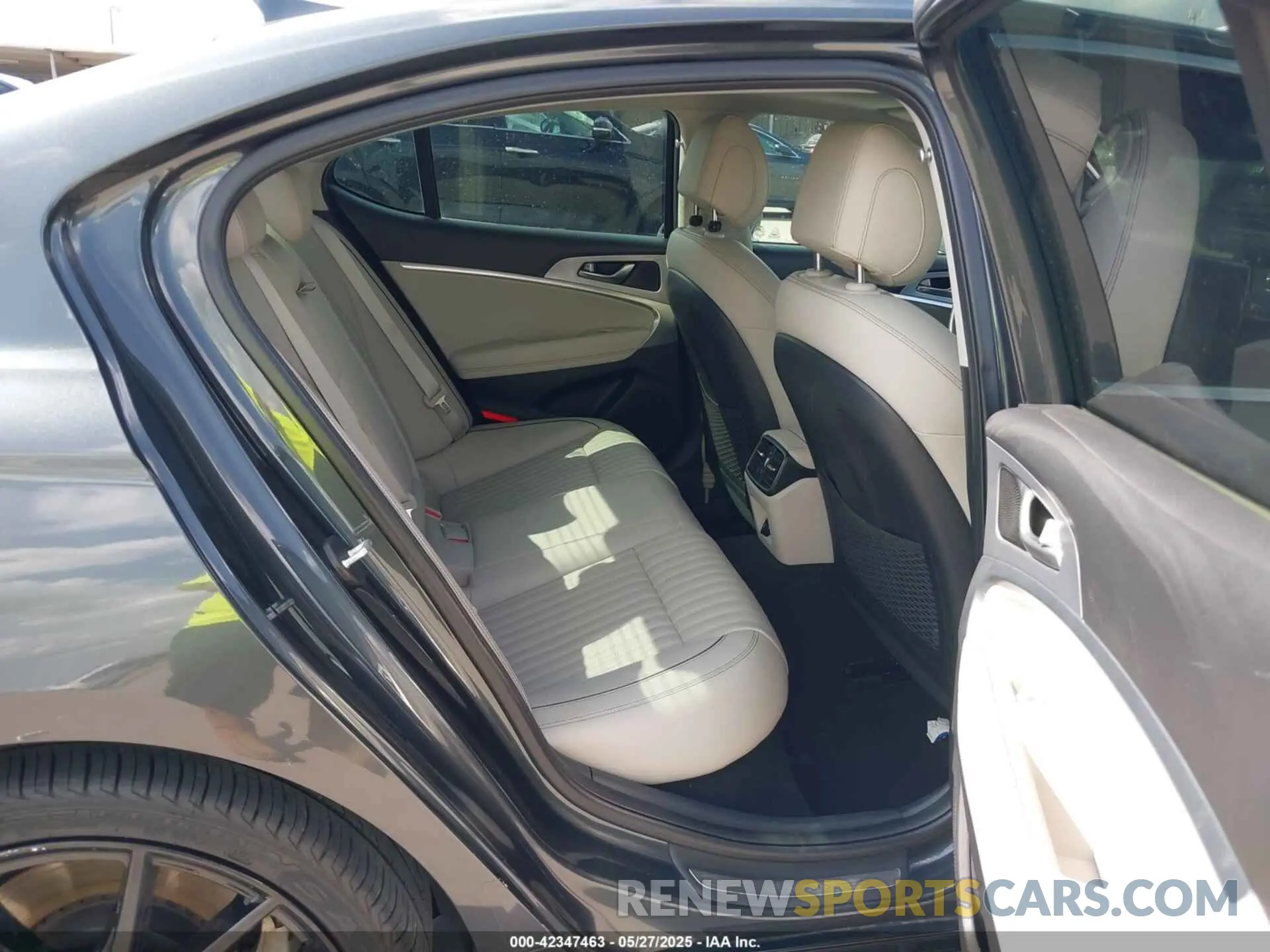 8 Photograph of a damaged car KMTG74LE8LU050250 GENESIS G70 2020