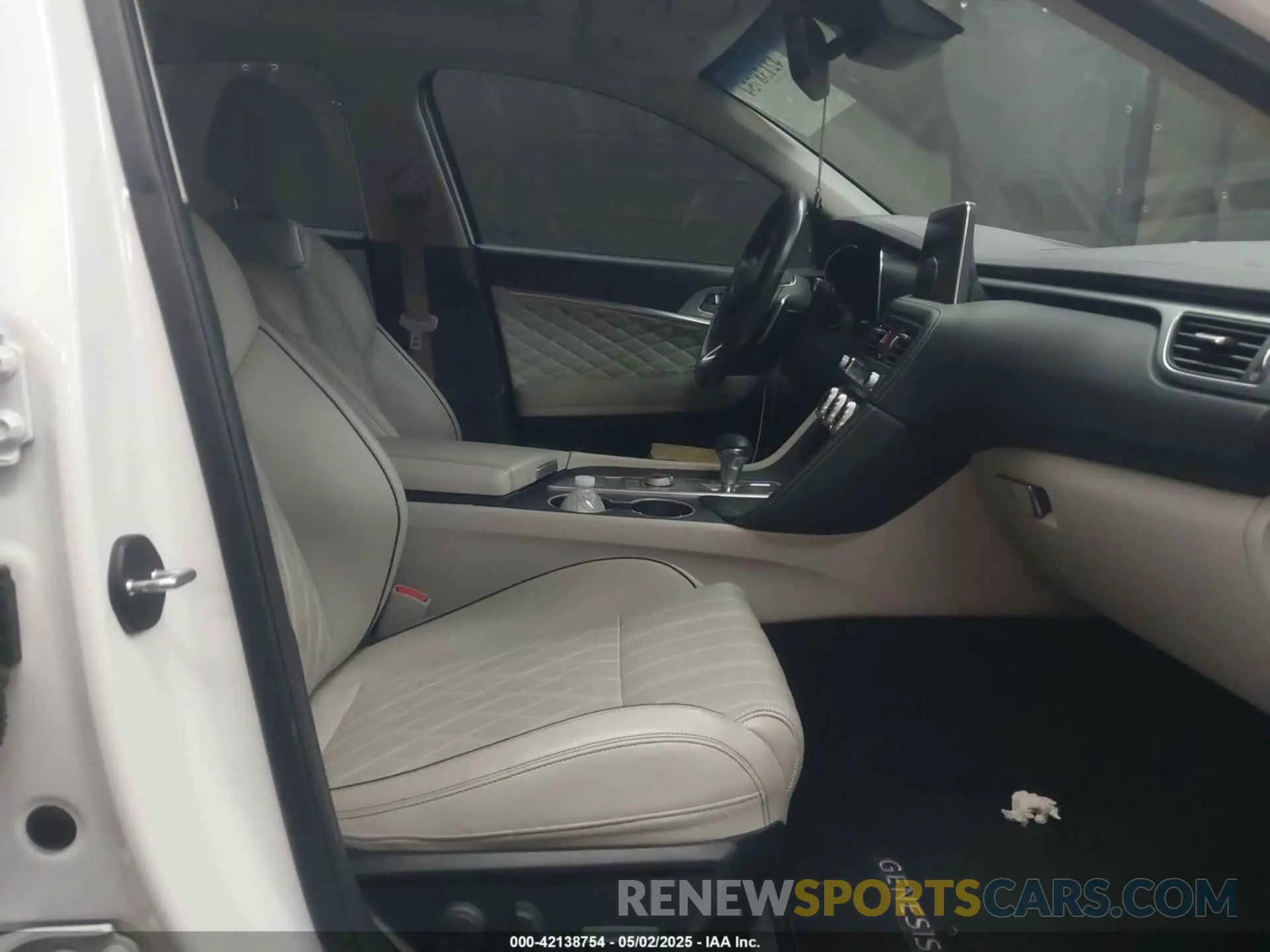 5 Photograph of a damaged car KMTG44LA2MU067102 GENESIS G70 2021