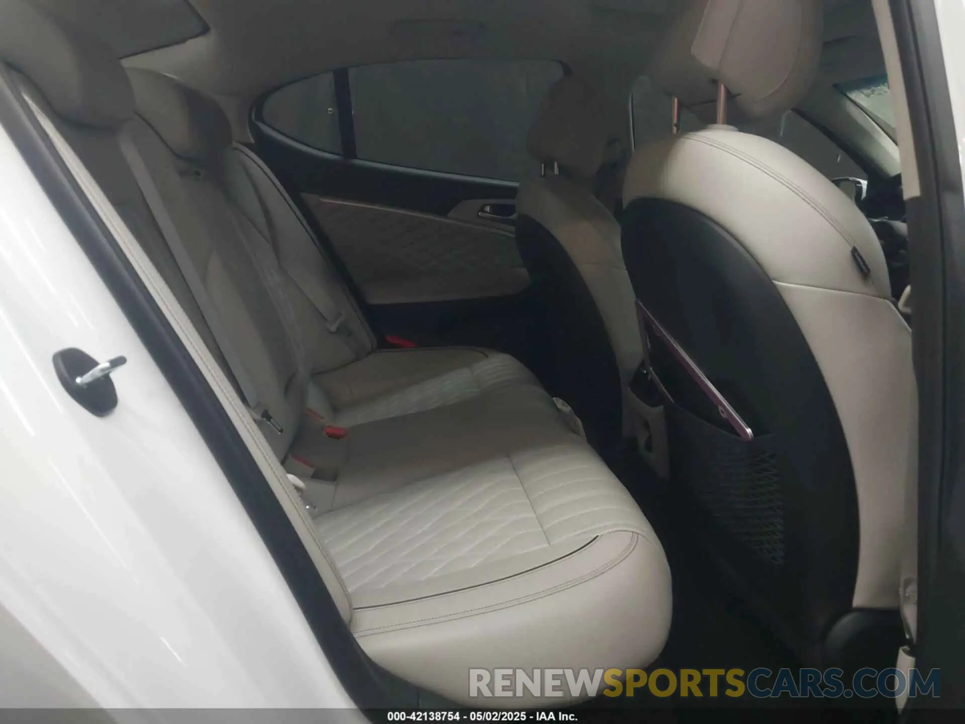 8 Photograph of a damaged car KMTG44LA2MU067102 GENESIS G70 2021
