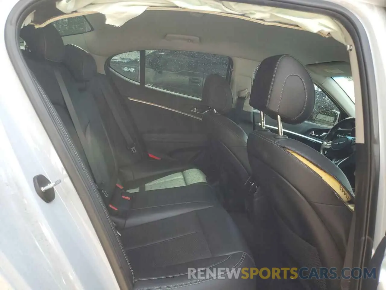10 Photograph of a damaged car KMTG64LA6MU073480 GENESIS G70 2021