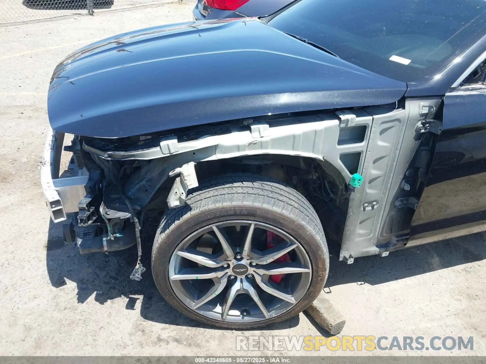 18 Photograph of a damaged car KMTG74LE0MU066394 GENESIS G70 2021