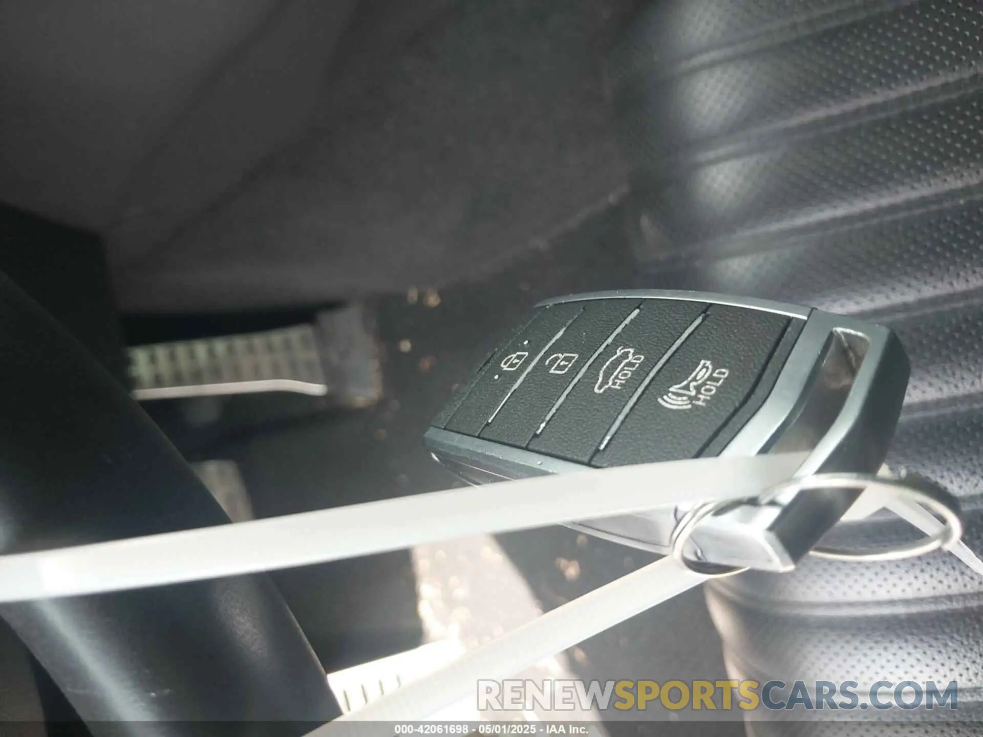 11 Photograph of a damaged car KMTG74LEXMU071473 GENESIS G70 2021