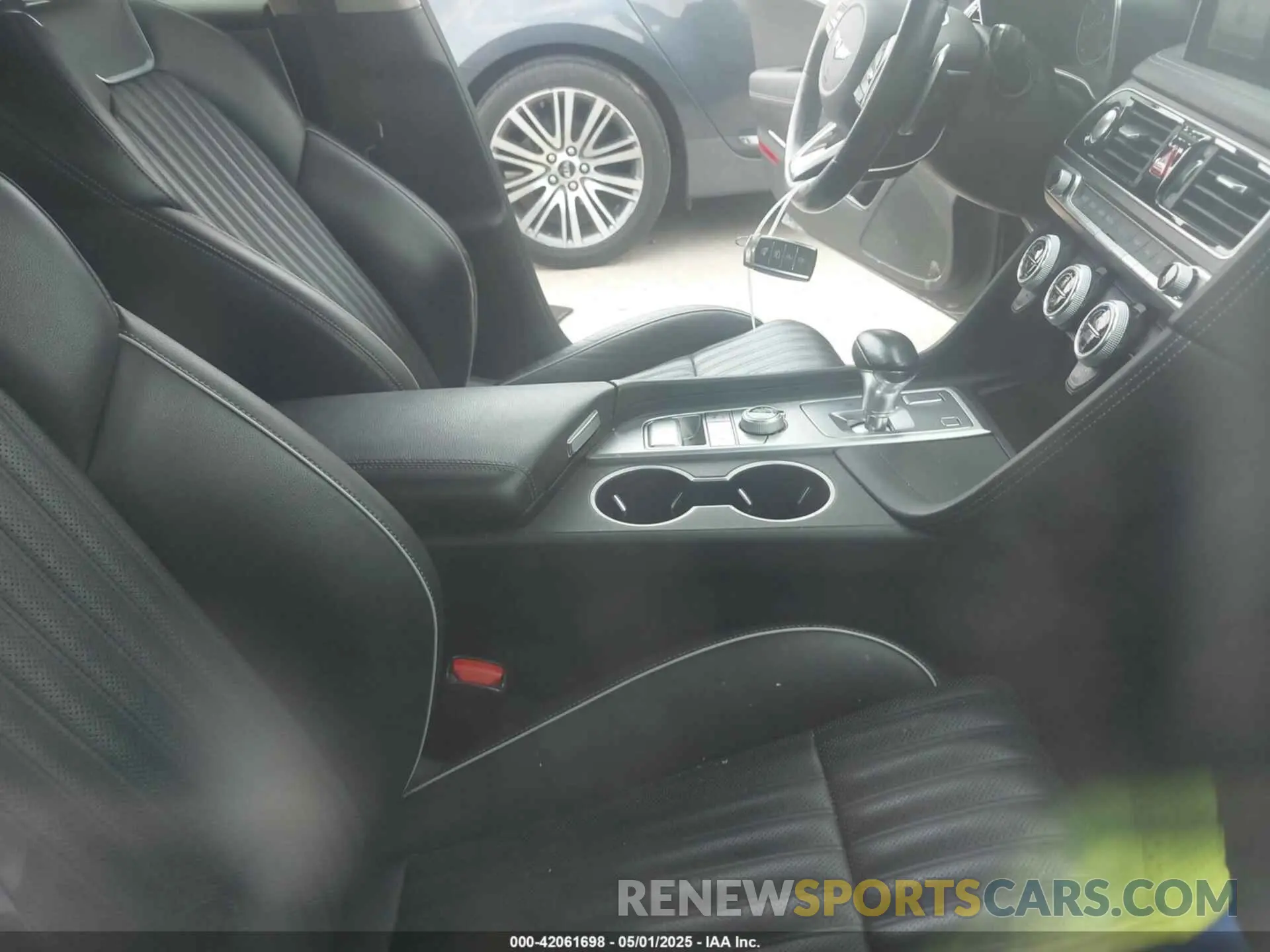 5 Photograph of a damaged car KMTG74LEXMU071473 GENESIS G70 2021