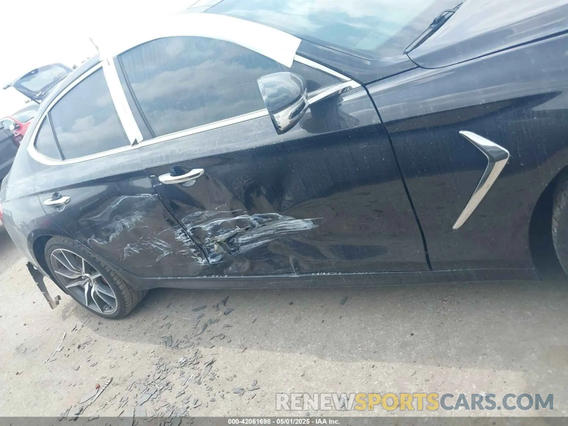 6 Photograph of a damaged car KMTG74LEXMU071473 GENESIS G70 2021