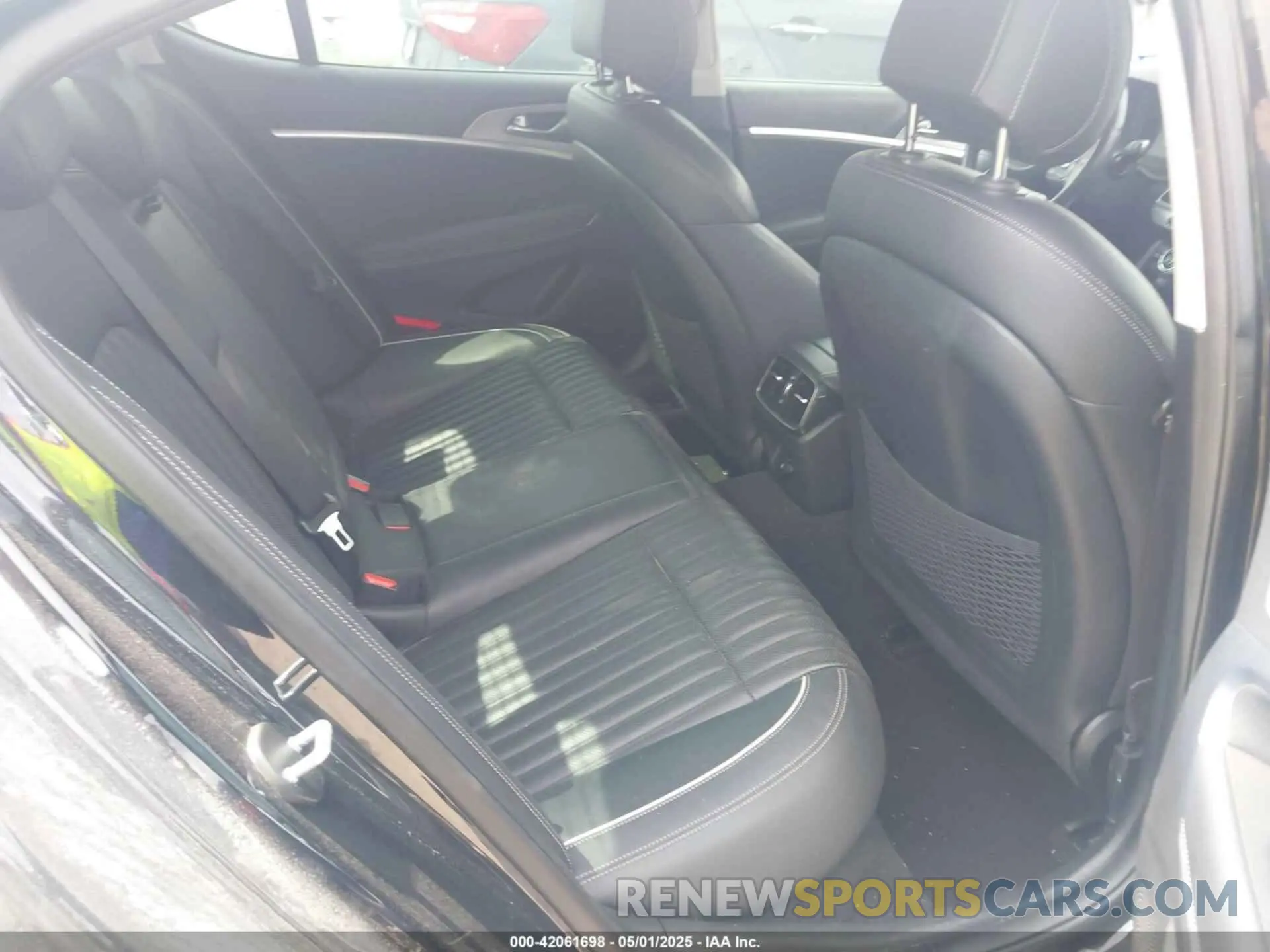 8 Photograph of a damaged car KMTG74LEXMU071473 GENESIS G70 2021