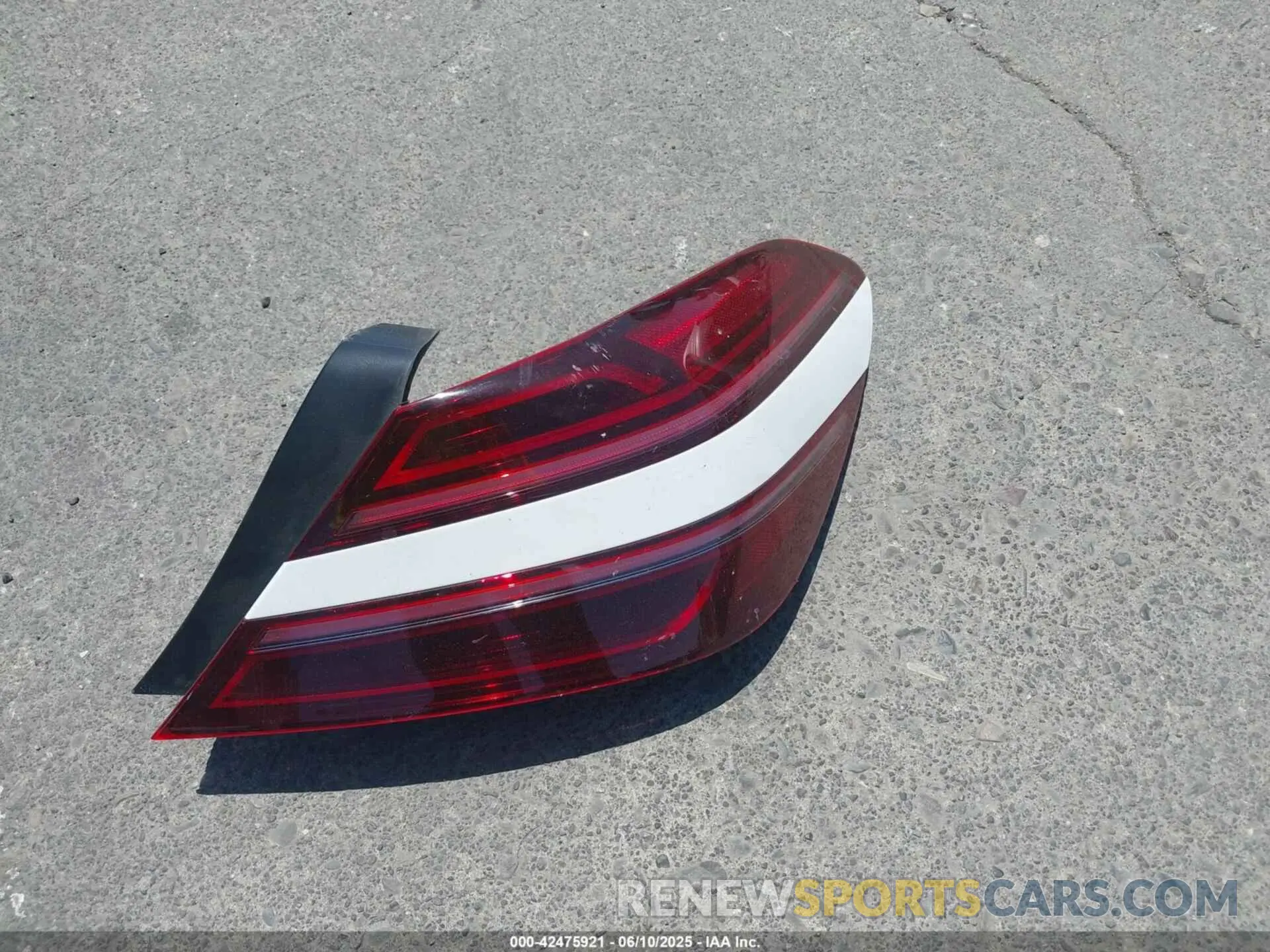 11 Photograph of a damaged car KMTG14TE2NU082213 GENESIS G70 2022