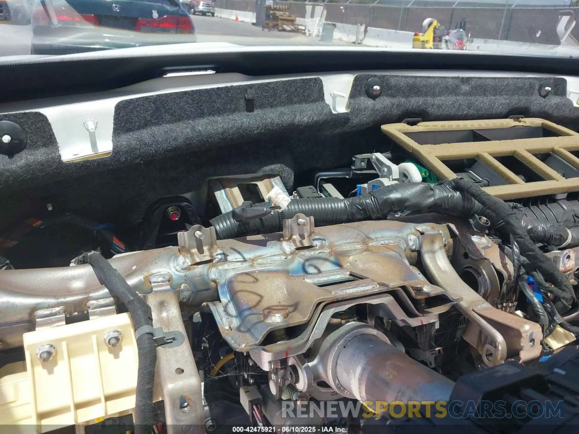 15 Photograph of a damaged car KMTG14TE2NU082213 GENESIS G70 2022