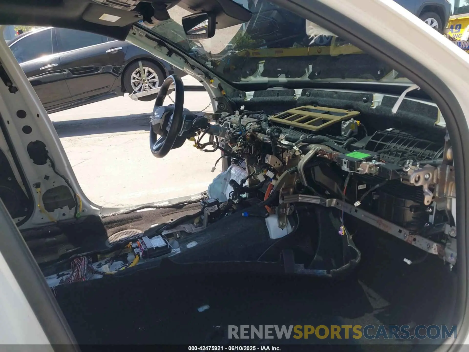 5 Photograph of a damaged car KMTG14TE2NU082213 GENESIS G70 2022
