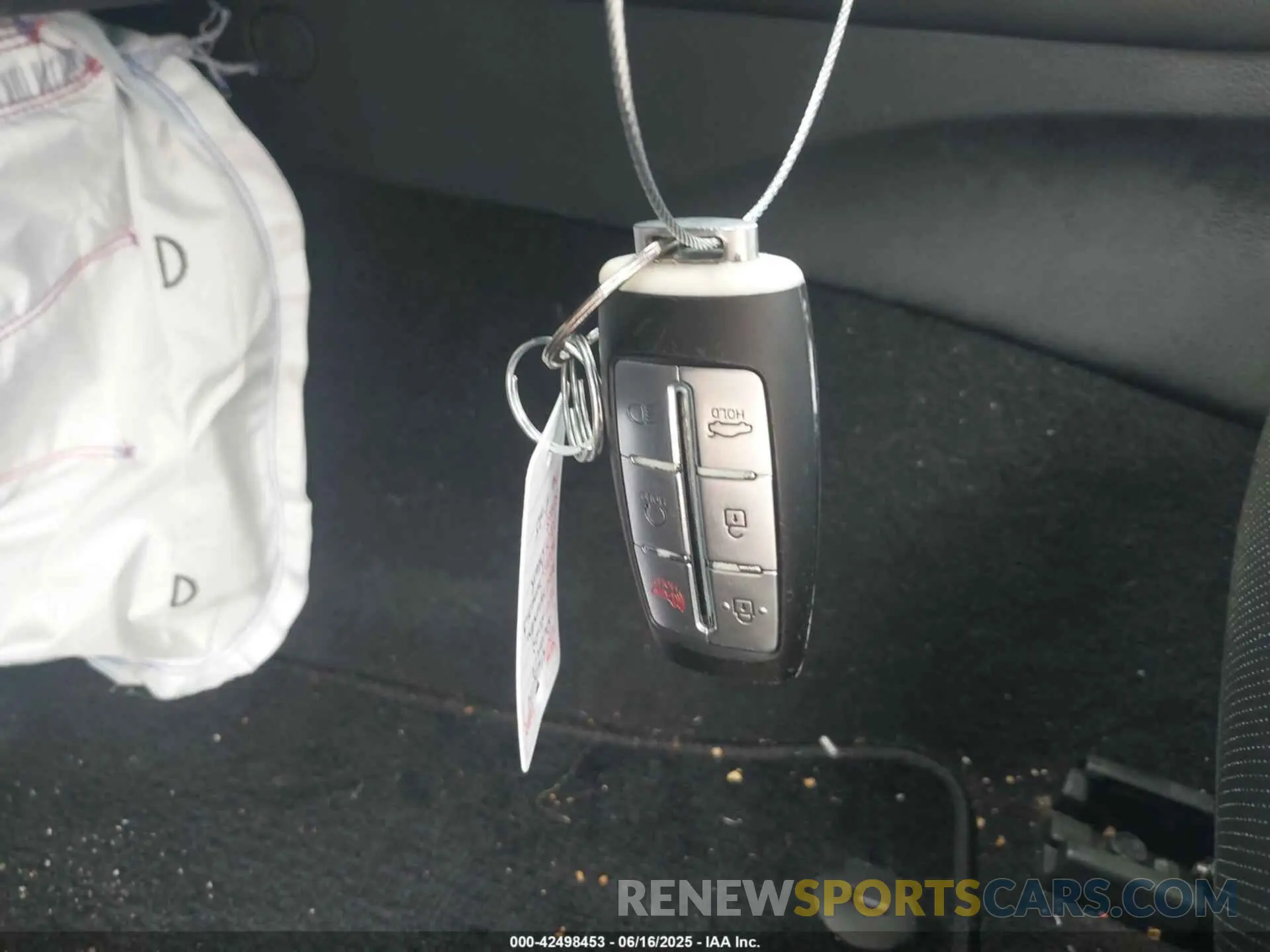 11 Photograph of a damaged car KMTG34TA2NU092862 GENESIS G70 2022