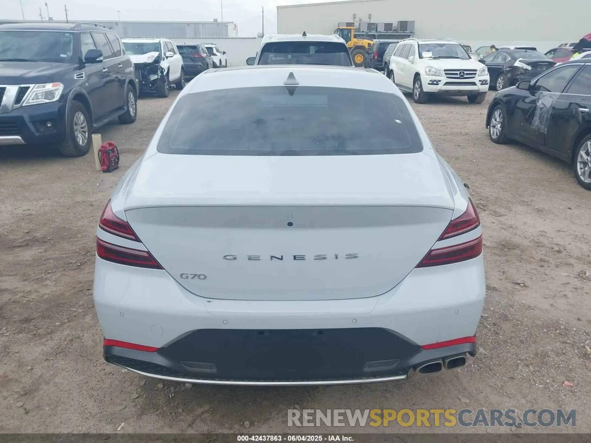 16 Photograph of a damaged car KMTG34TA9NU090218 GENESIS G70 2022