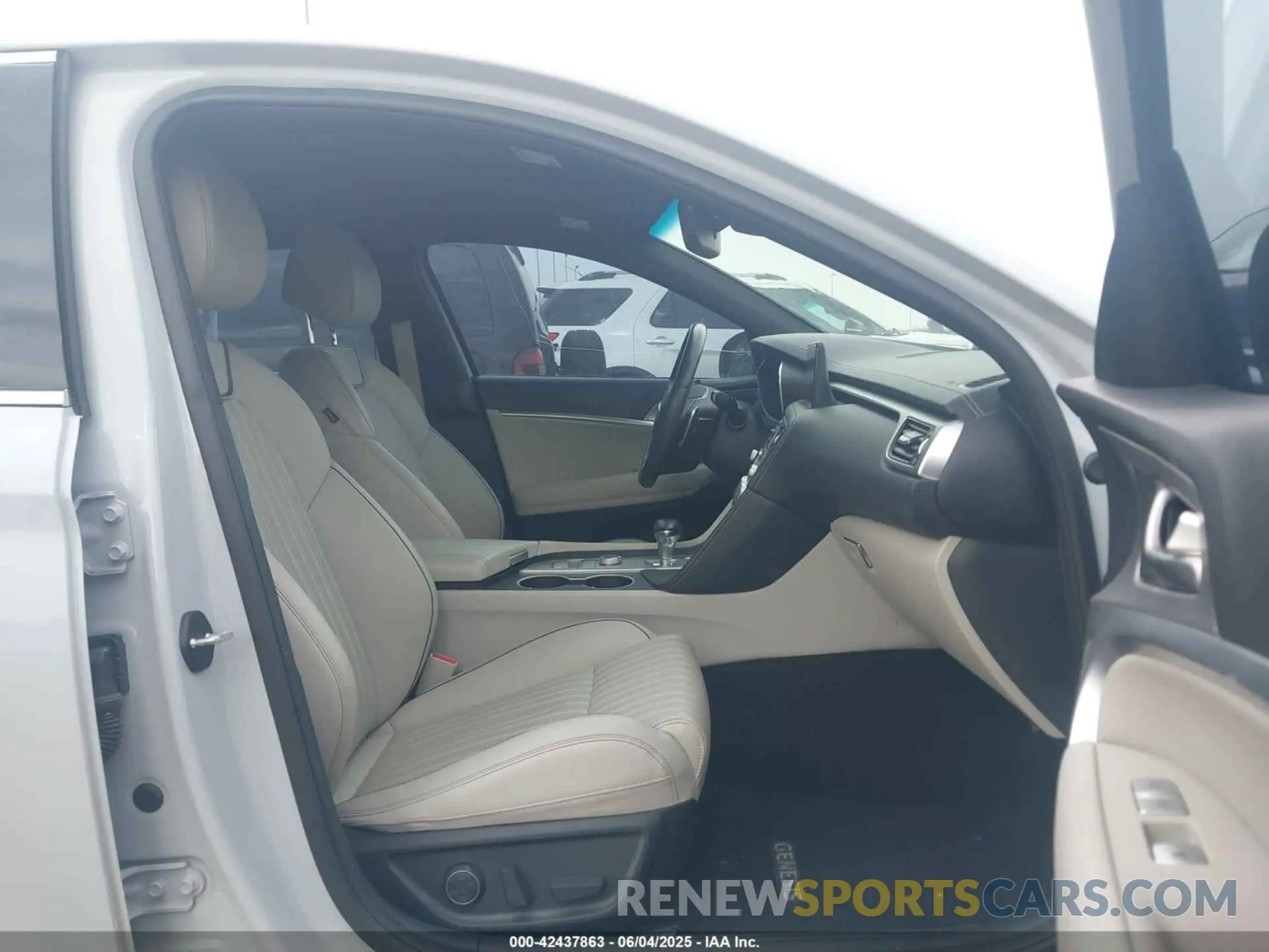 5 Photograph of a damaged car KMTG34TA9NU090218 GENESIS G70 2022