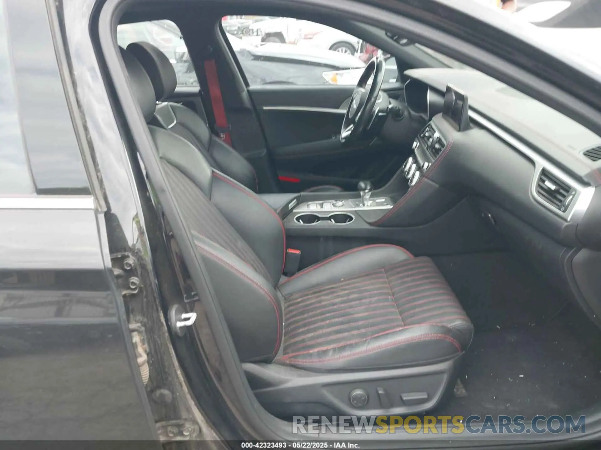 5 Photograph of a damaged car KMTG54TE0NU081954 GENESIS G70 2022
