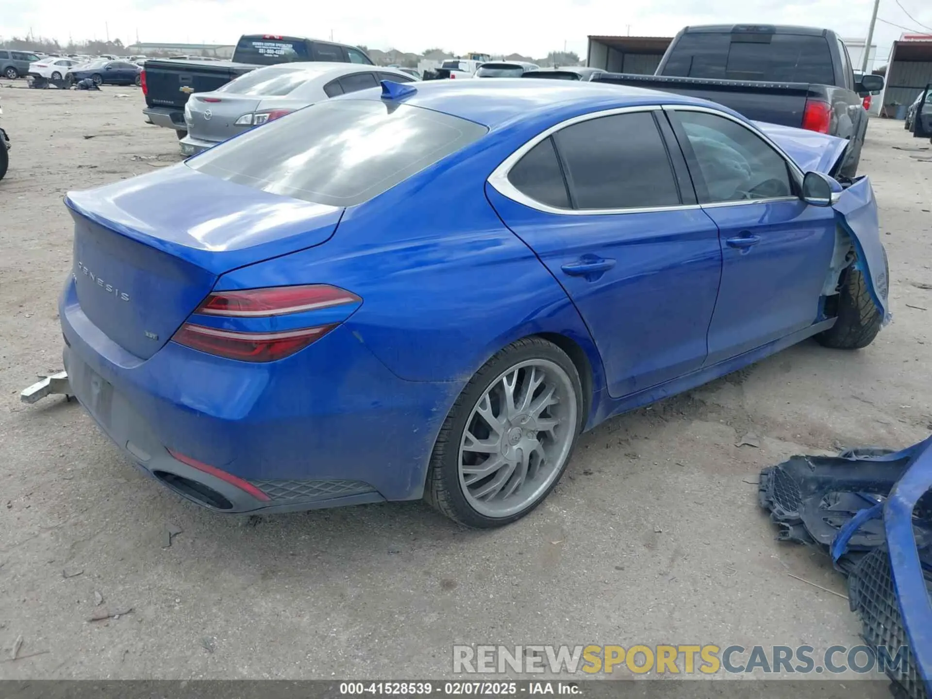 4 Photograph of a damaged car KMTG54TE4NU094769 GENESIS G70 2022