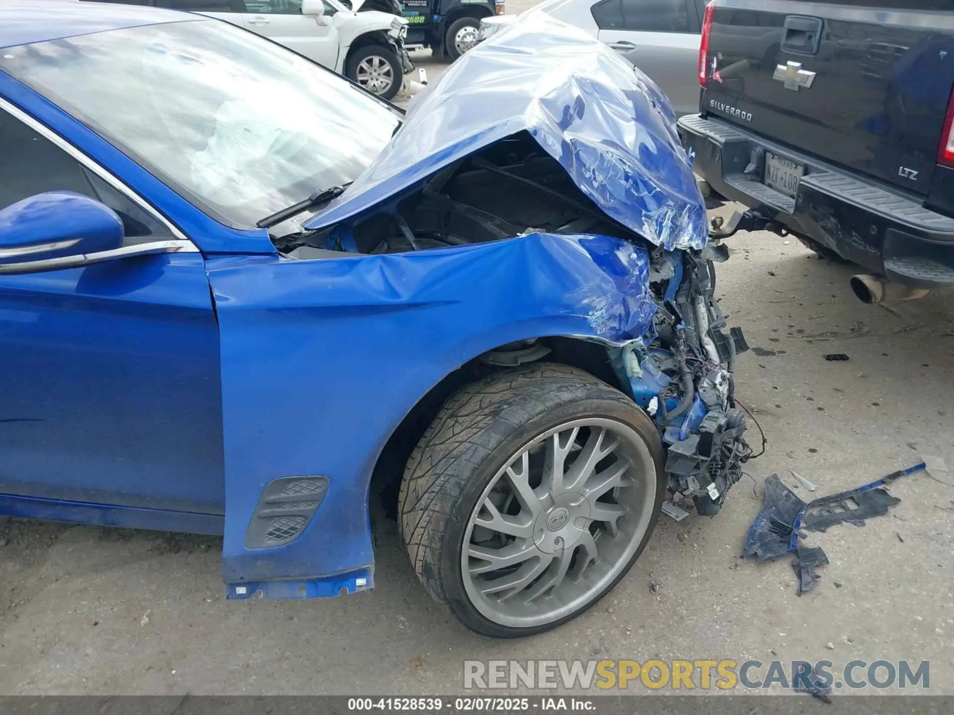 6 Photograph of a damaged car KMTG54TE4NU094769 GENESIS G70 2022