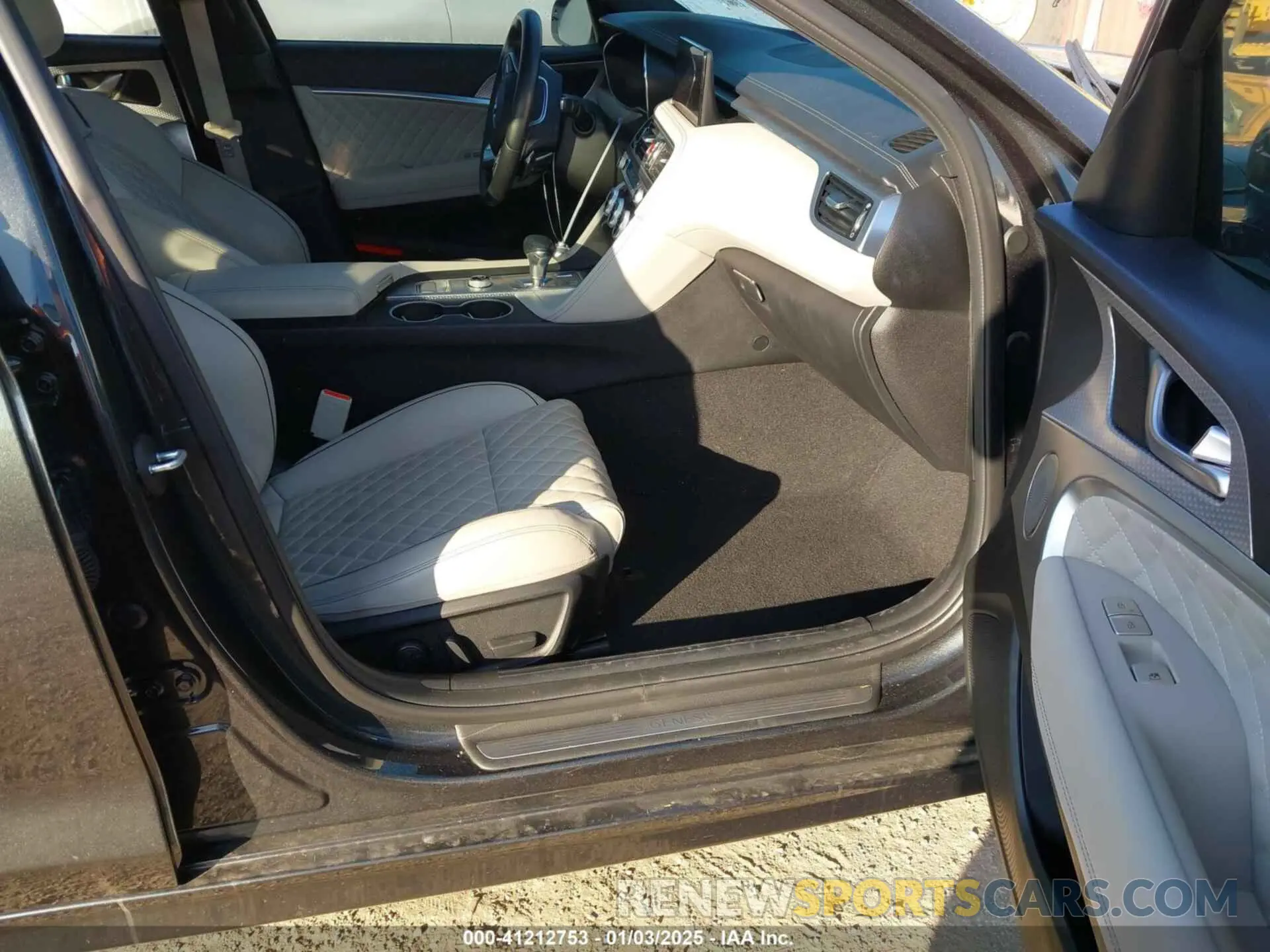 5 Photograph of a damaged car KMTG54TE7NU088285 GENESIS G70 2022