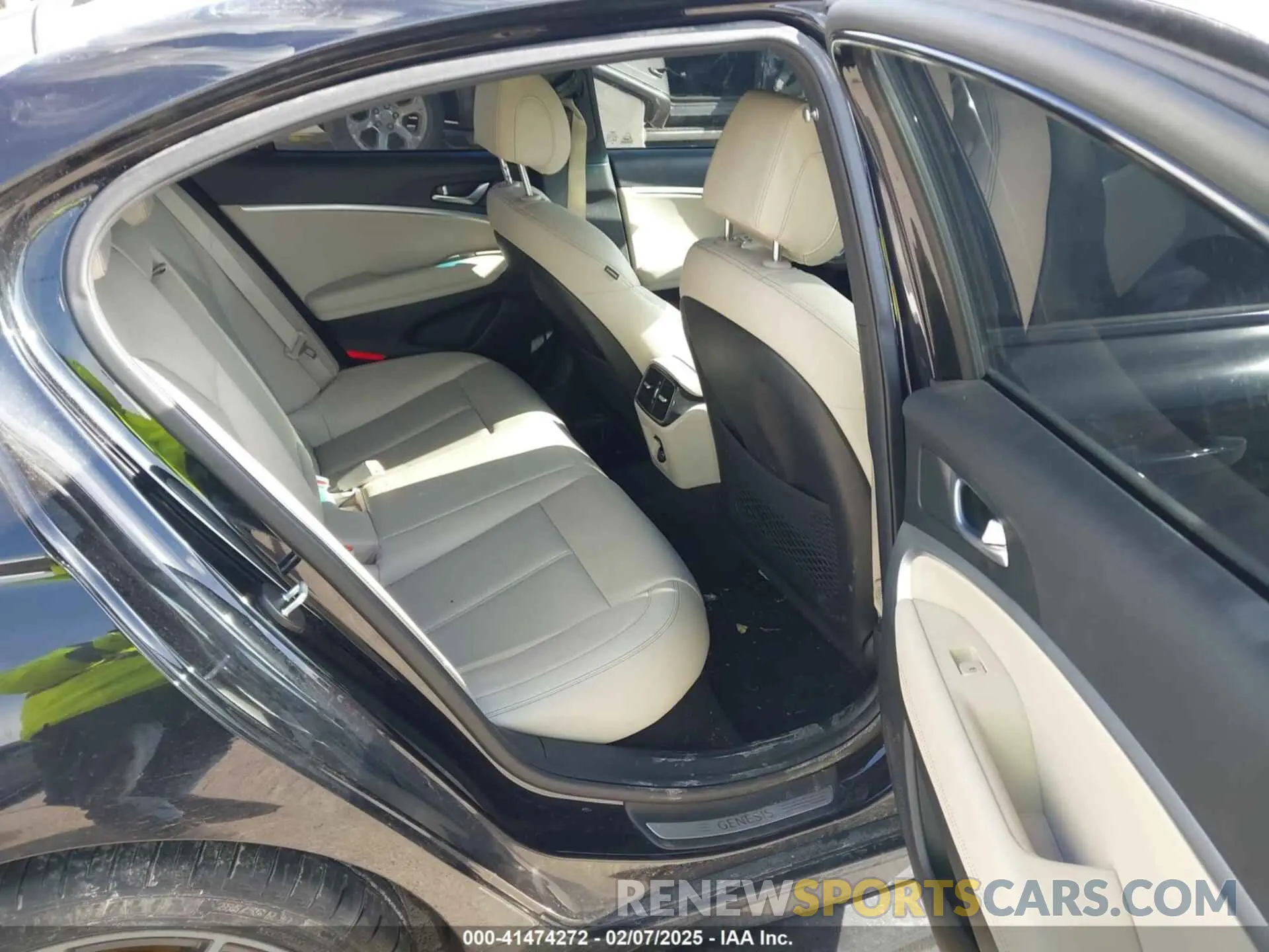 8 Photograph of a damaged car KMTG34TA1PU122551 GENESIS G70 2023