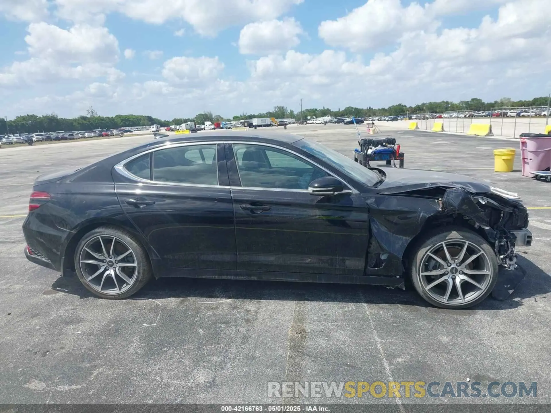 14 Photograph of a damaged car KMTG34TA3PU129713 GENESIS G70 2023