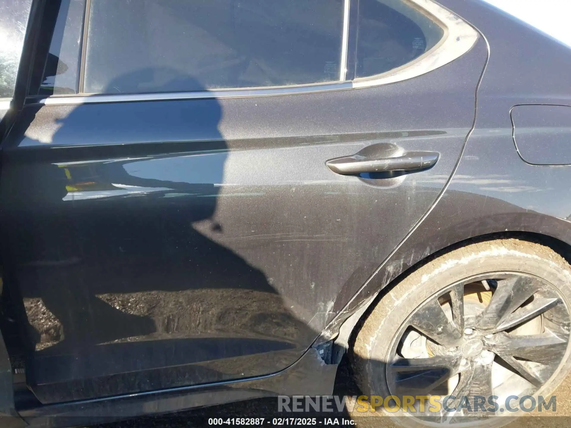 17 Фотография поврежденного автомобиля KMTG34TA9PU109174 GENESIS G70 2023