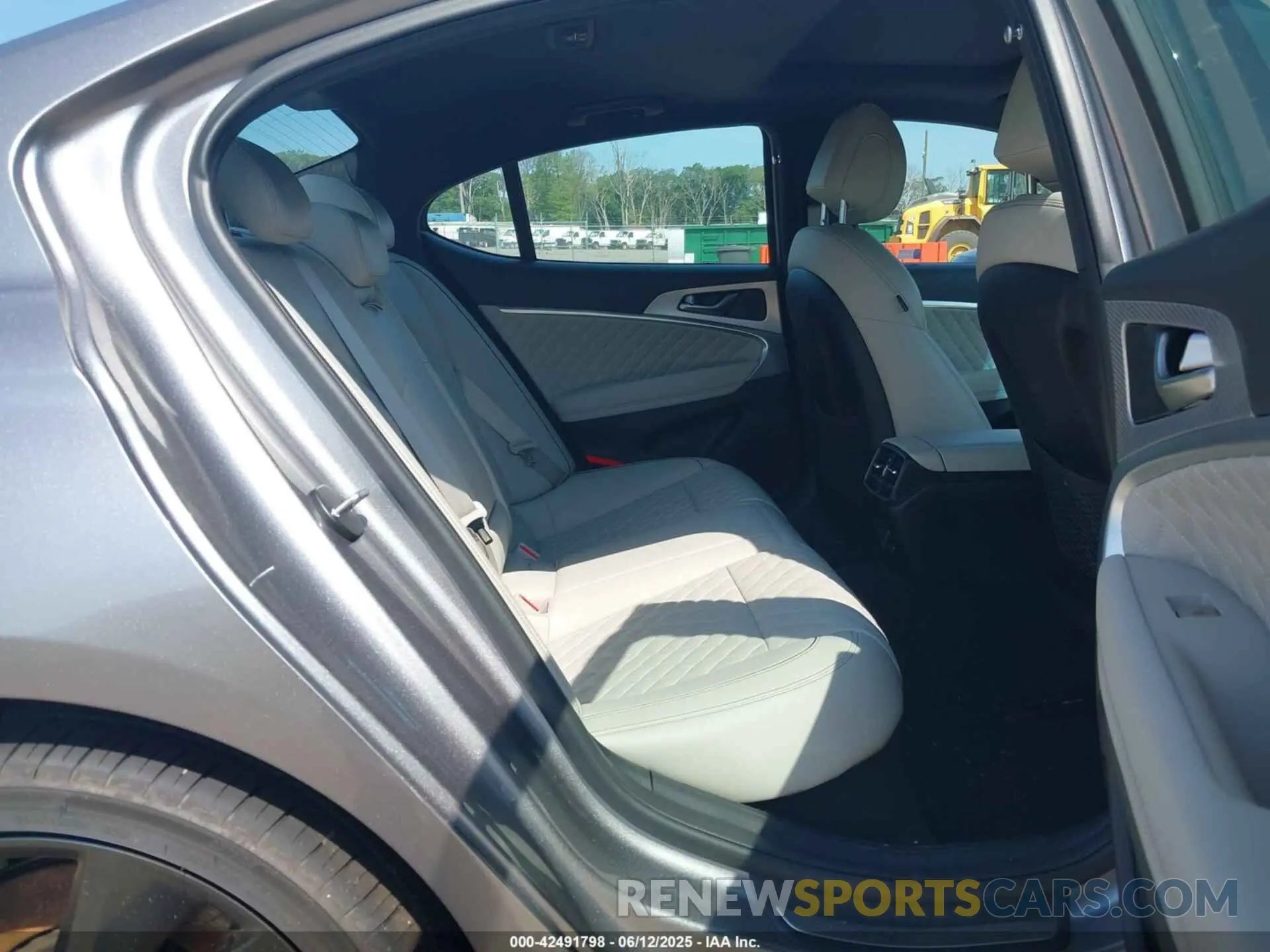 8 Photograph of a damaged car KMTG54TE8PU105680 GENESIS G70 2023