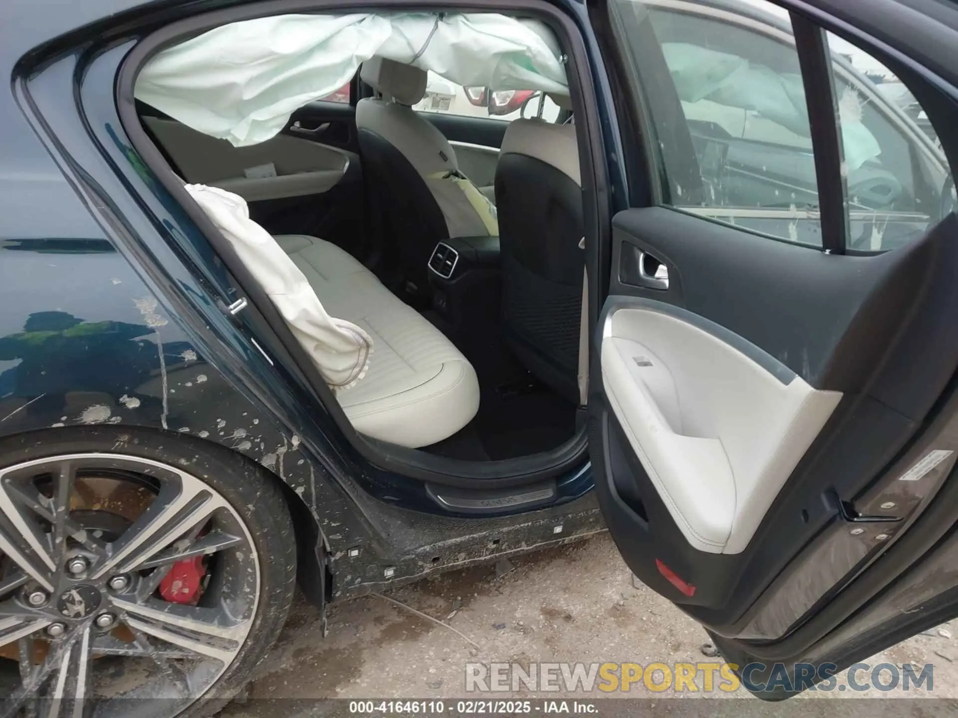 8 Photograph of a damaged car KMTG54SE4RU139023 GENESIS G70 2024
