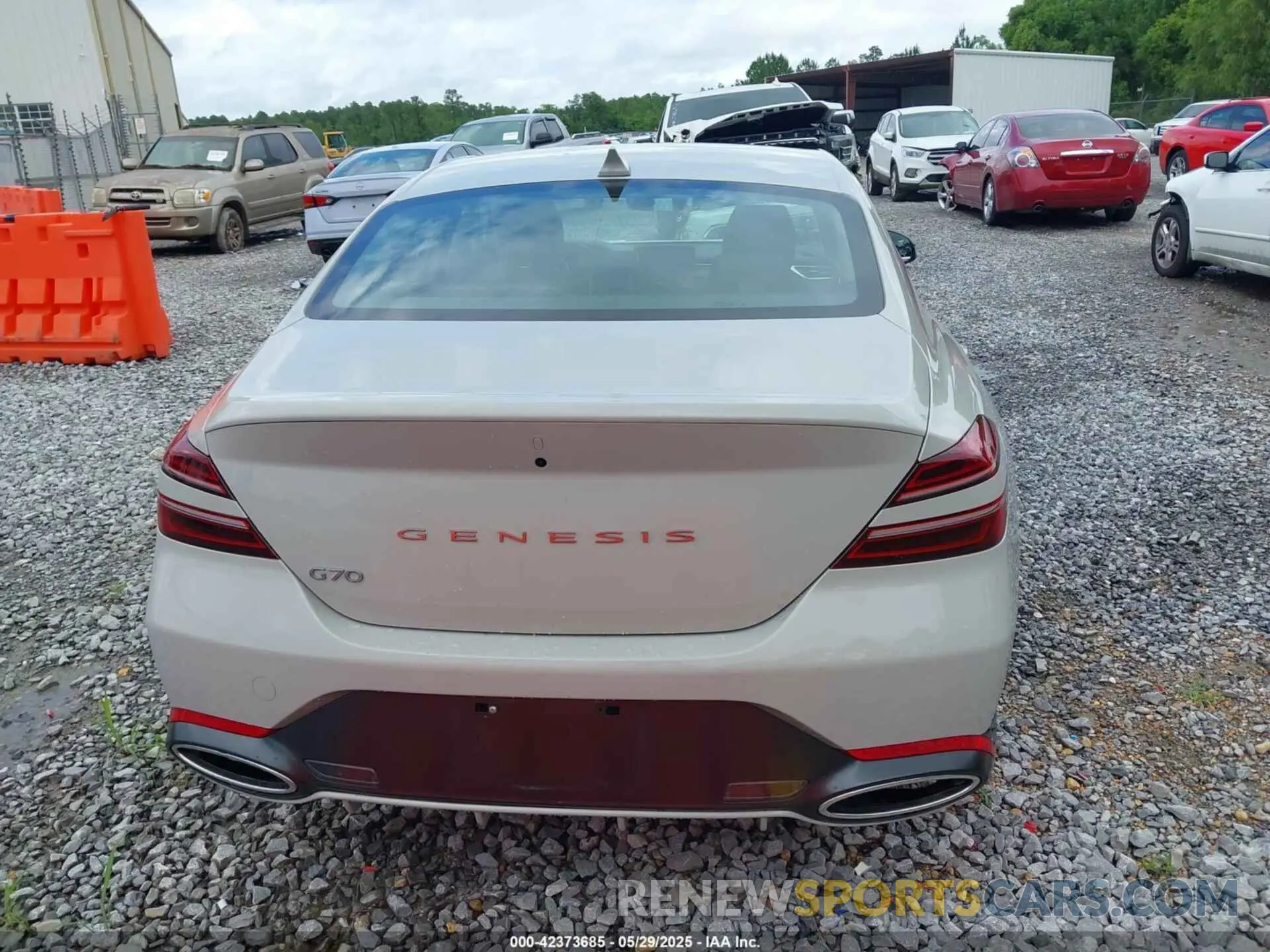 16 Photograph of a damaged car KMTG34SC2SU155702 GENESIS G70 2025