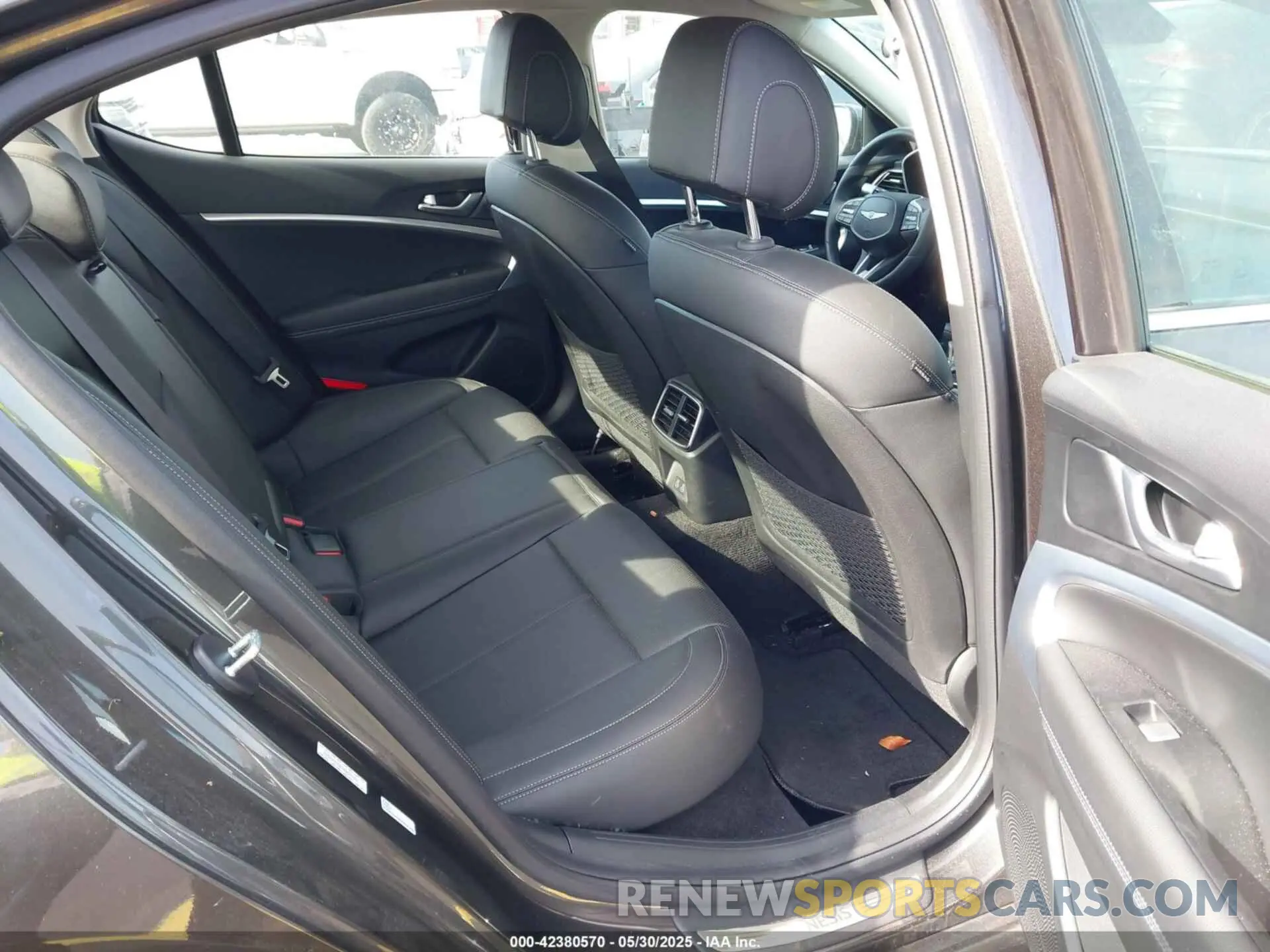 8 Photograph of a damaged car KMTG34SC3SU147642 GENESIS G70 2025