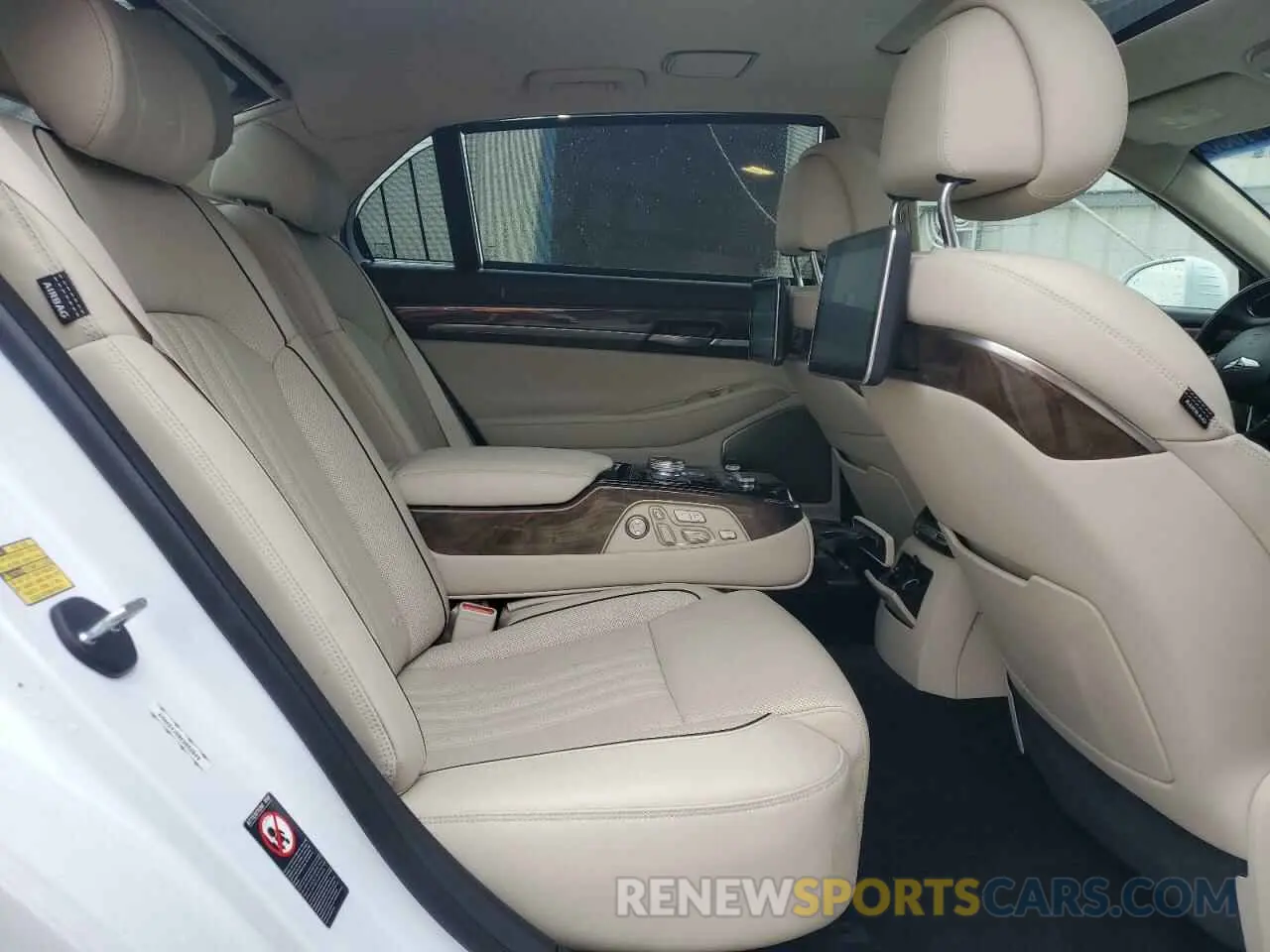 10 Photograph of a damaged car KMHG54JH0KU052649 GENESIS G90 2019