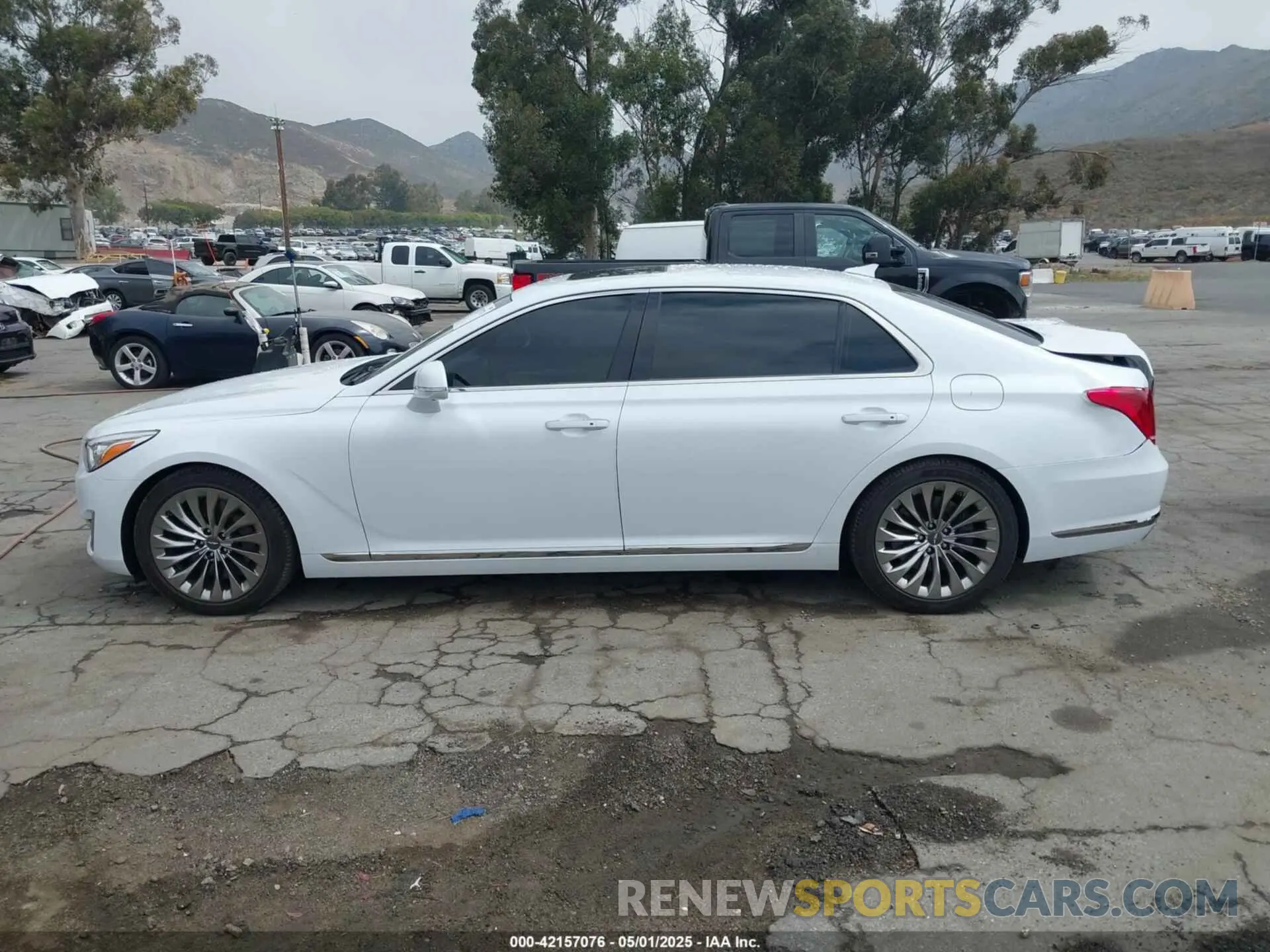 14 Photograph of a damaged car KMTF34JA4KU061686 GENESIS G90 2019