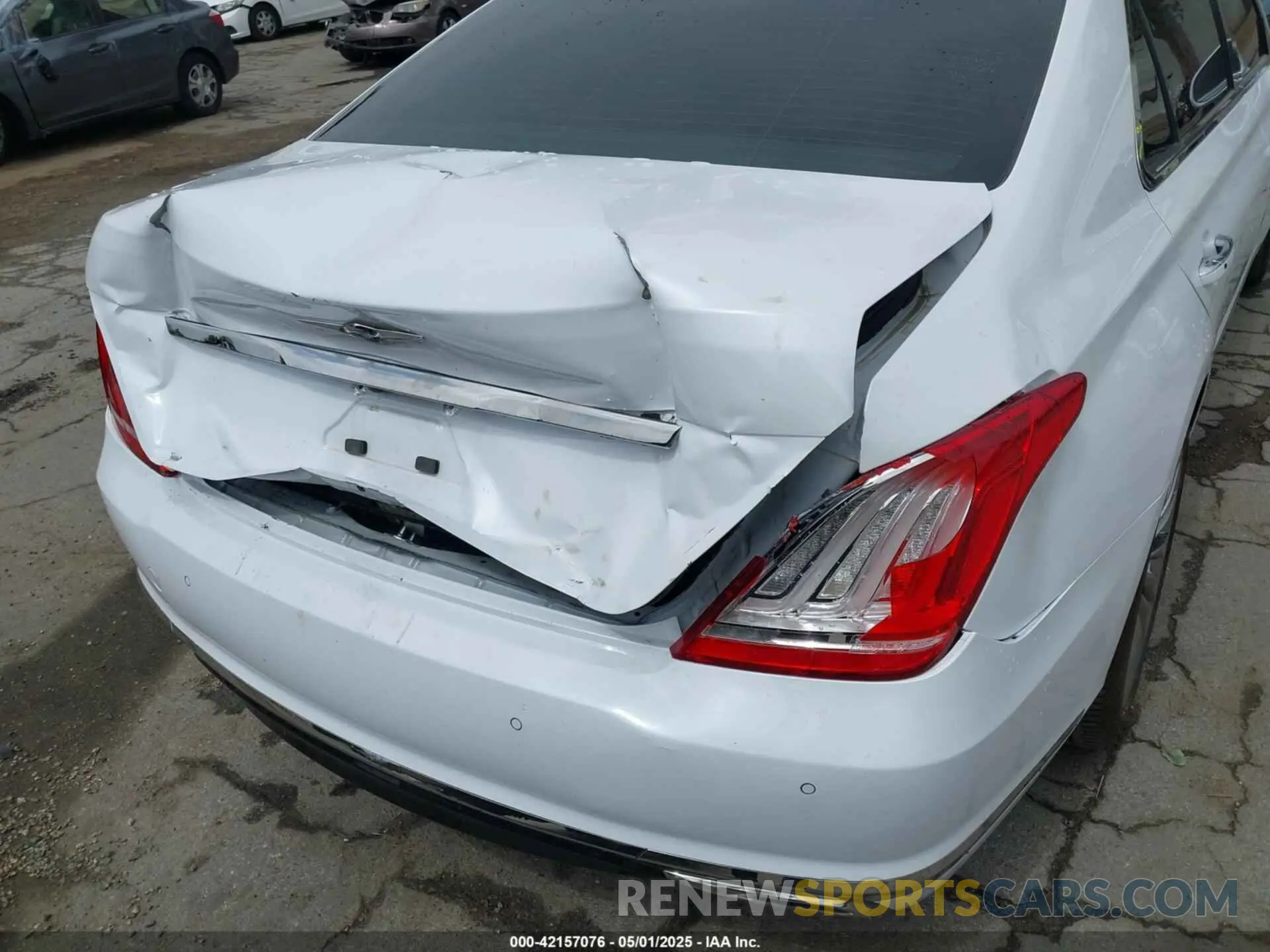 17 Photograph of a damaged car KMTF34JA4KU061686 GENESIS G90 2019