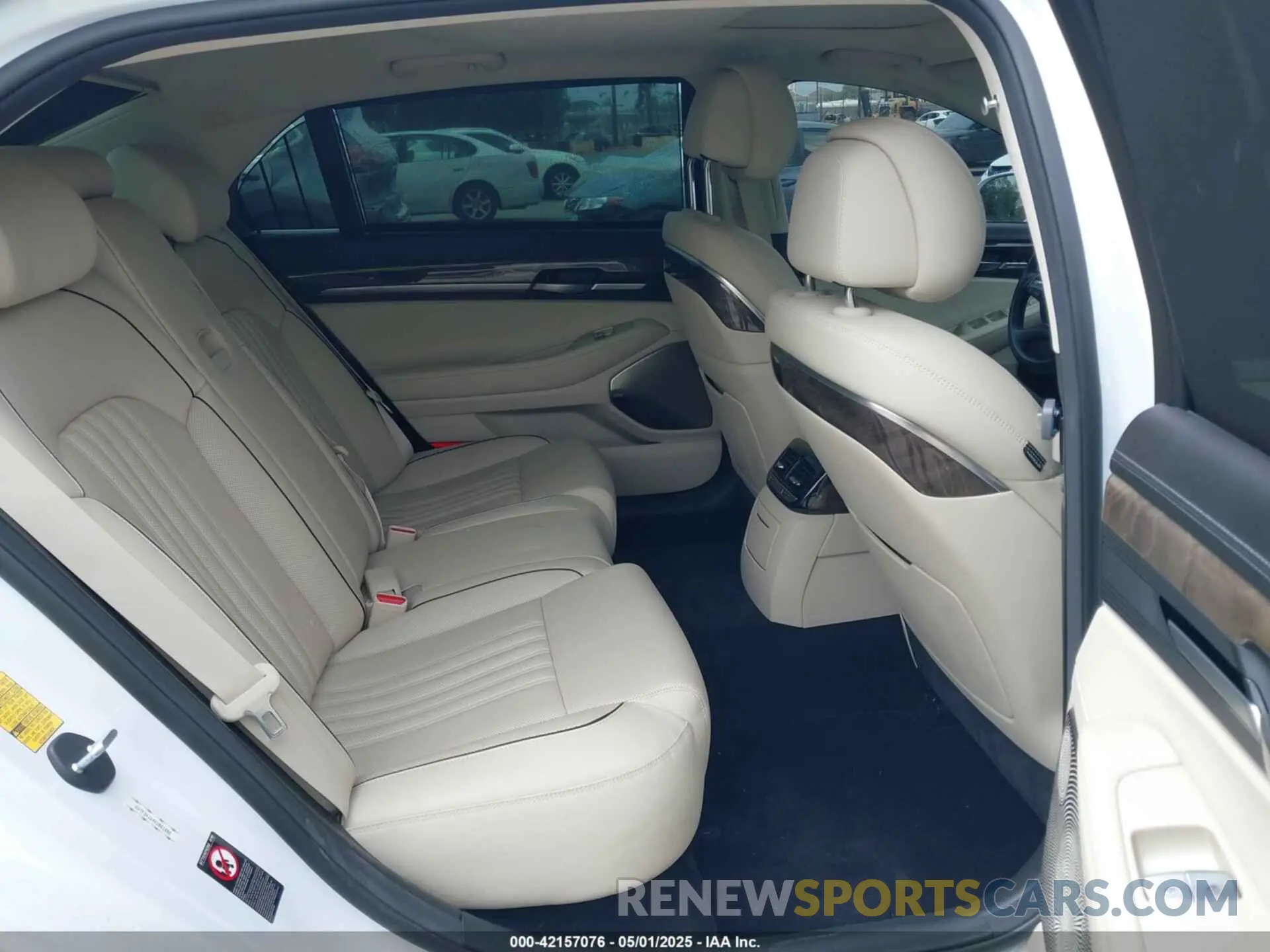 8 Photograph of a damaged car KMTF34JA4KU061686 GENESIS G90 2019